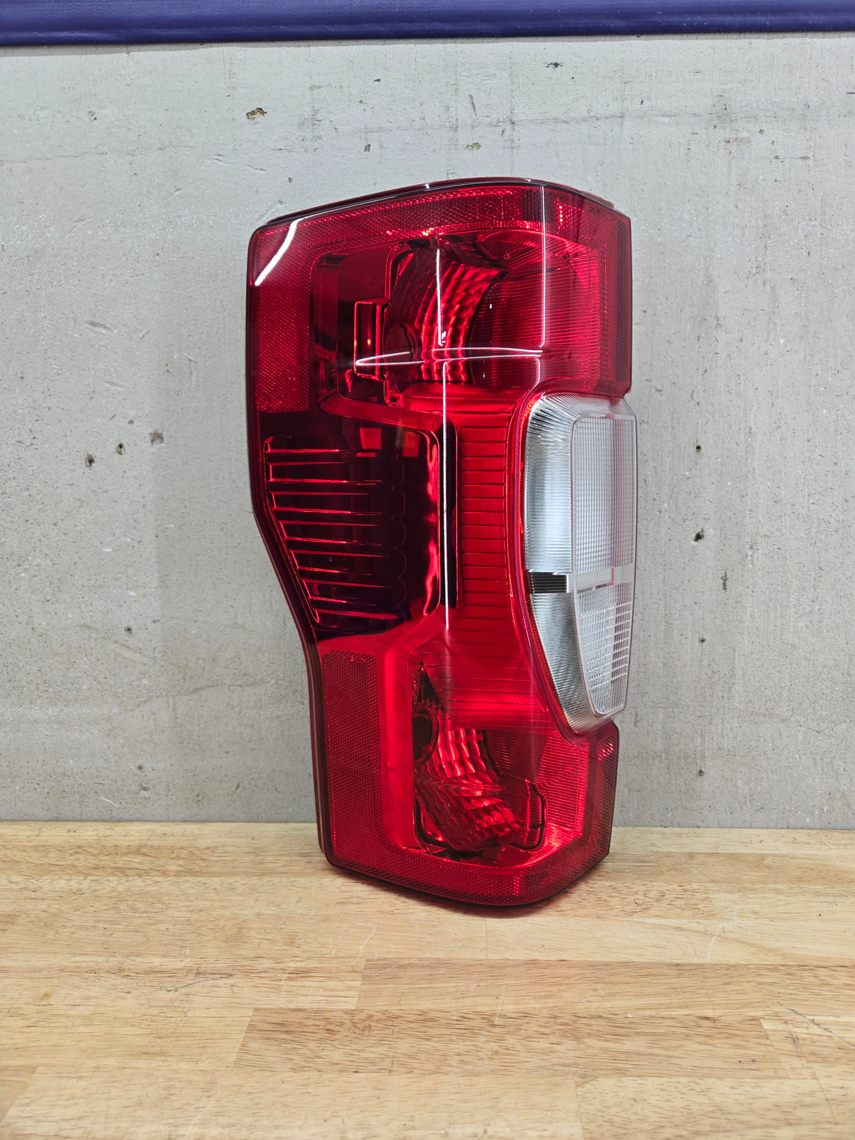 2020-2022 Ford Super Duty F250 F350 F450 F550 LH Driver Side Tail Light Halogen LC3B-13B505-AD