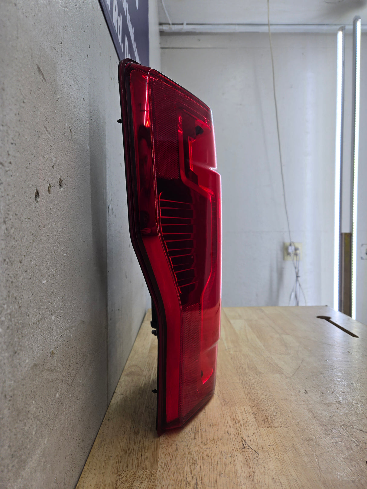 2020-2022 Ford Super Duty F250 F350 F450 F550 LH Driver Side Tail Light Halogen LC3B-13B505-AD