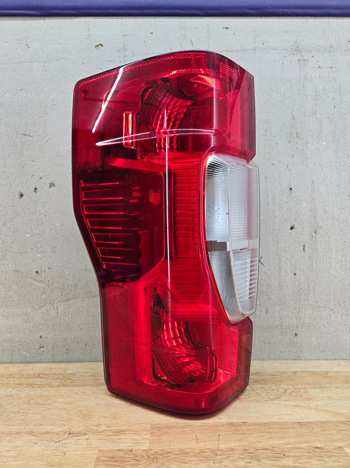 2020-2022 Ford Super Duty F250 F350 F450 F550 LH Driver Side Tail Light Halogen LC3B-13B505-AD