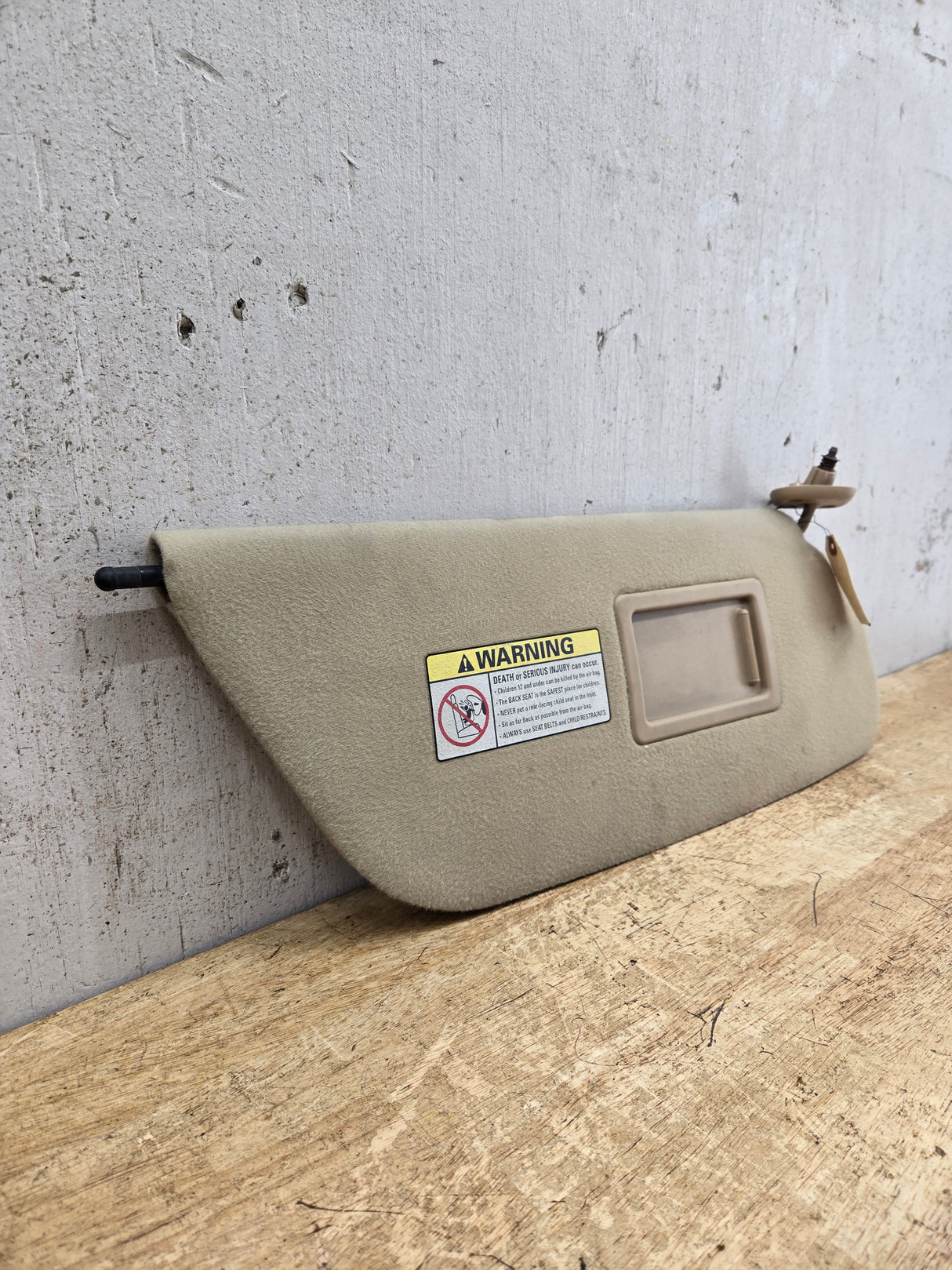 1999-2001 Ford Excursion / Super Duty Passenger Side Sun Visor With Light F250 F350 F450 F550 RH