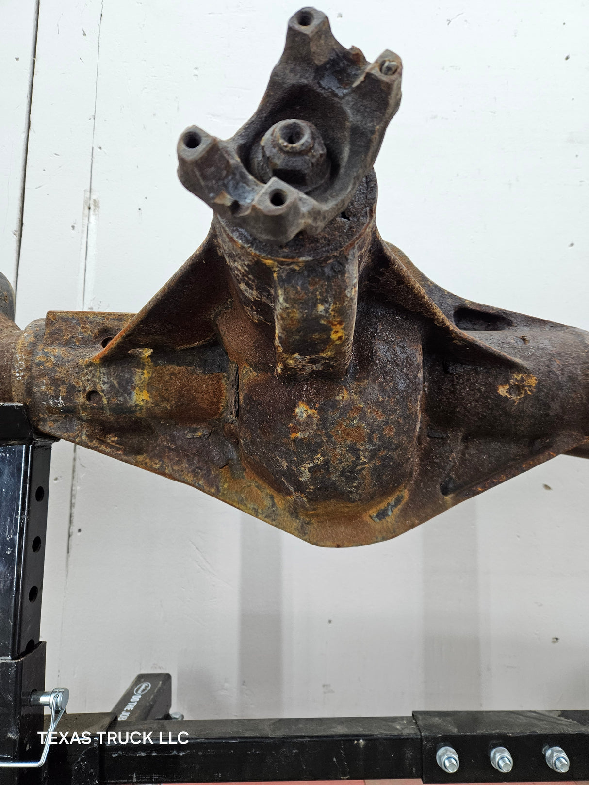 1999-2004 Ford Super Duty F250 F350 SRW Front Axle 3.73 Gear Ratio