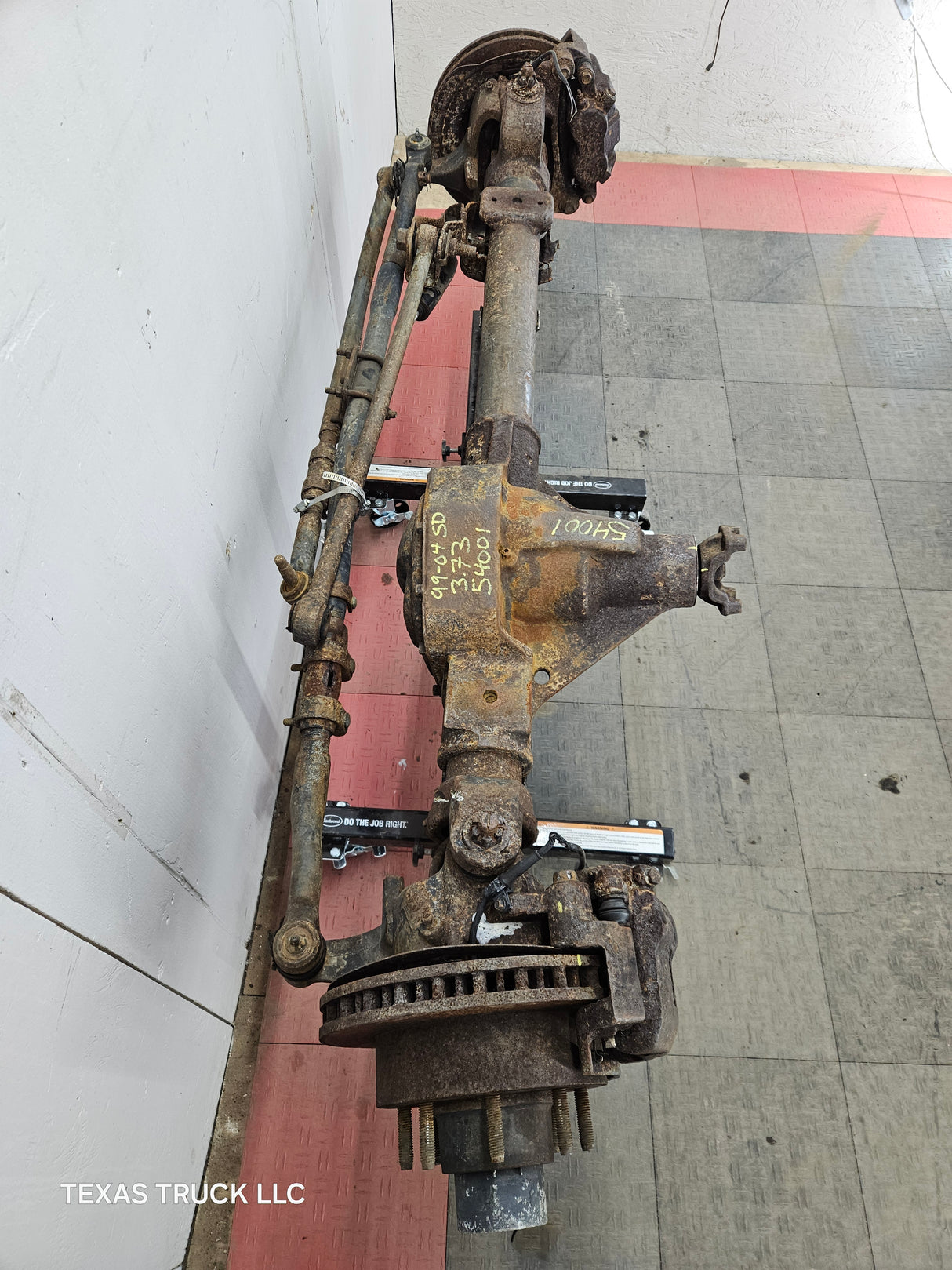 1999-2004 Ford Super Duty F250 F350 SRW Front Axle 3.73 Gear Ratio