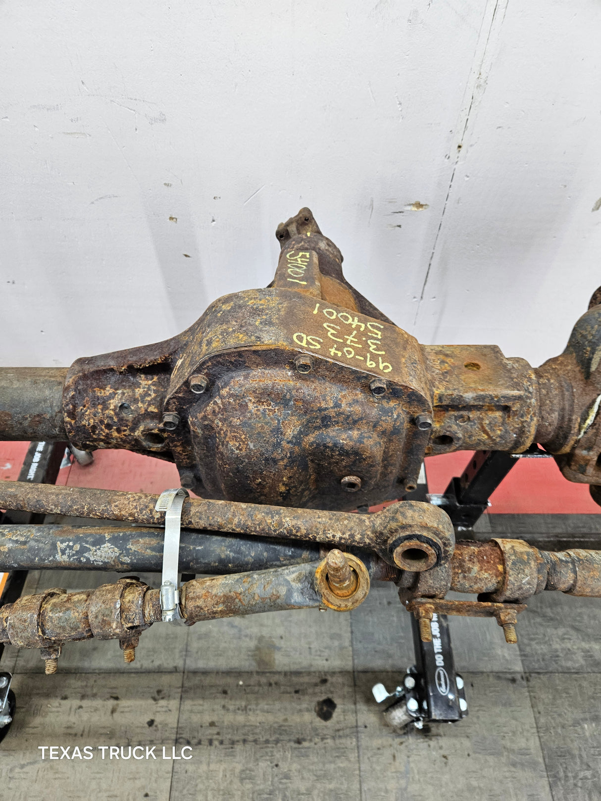 1999-2004 Ford Super Duty F250 F350 SRW Front Axle 3.73 Gear Ratio
