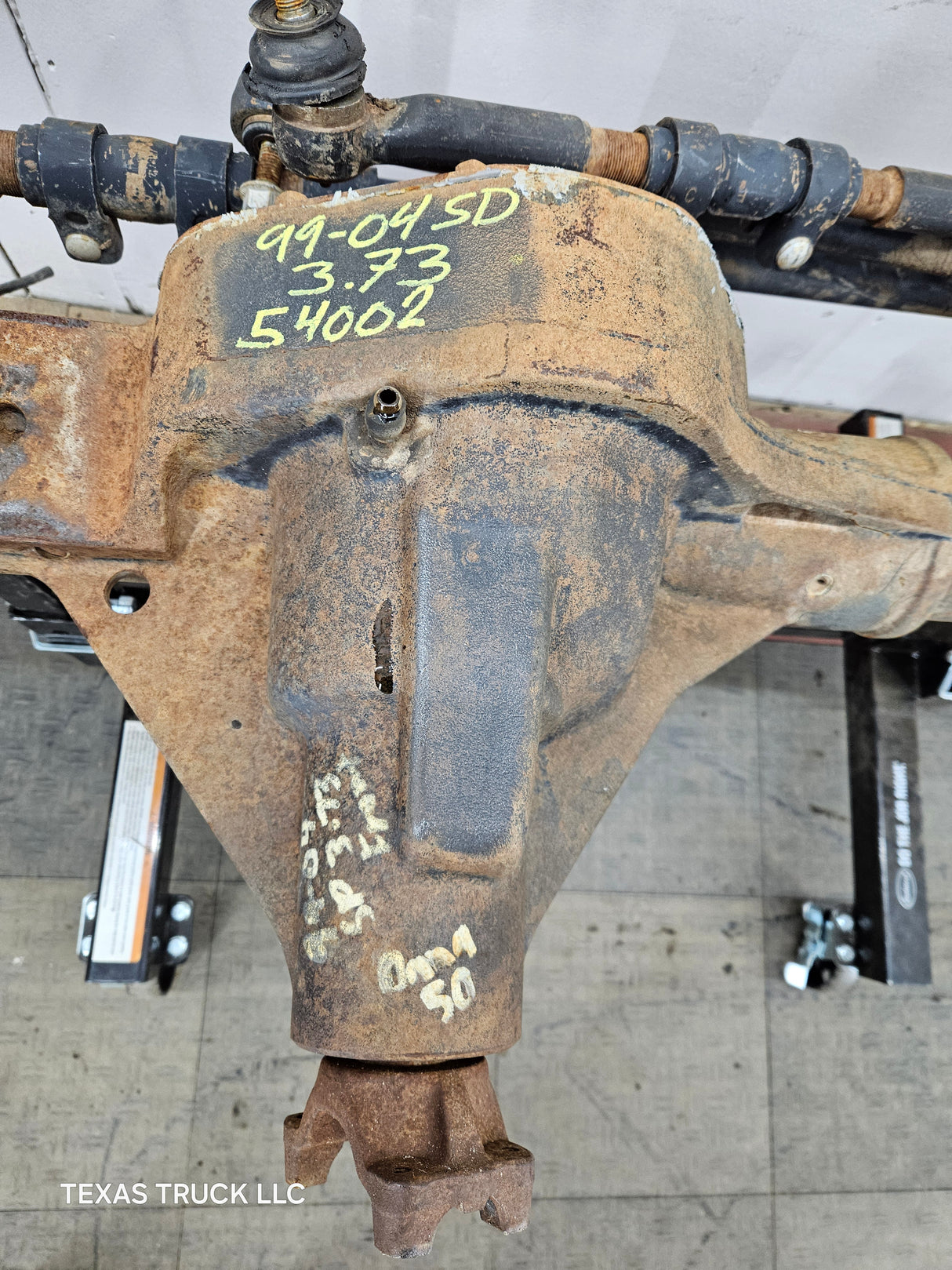 1999-2004 Ford Super Duty F250 F350 SRW Front Axle 3.73 Gear Ratio