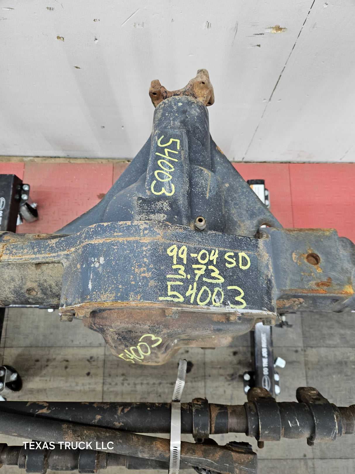 1999-2004 Ford Super Duty F250 F350 SRW Front Axle 3.73 Gear Ratio