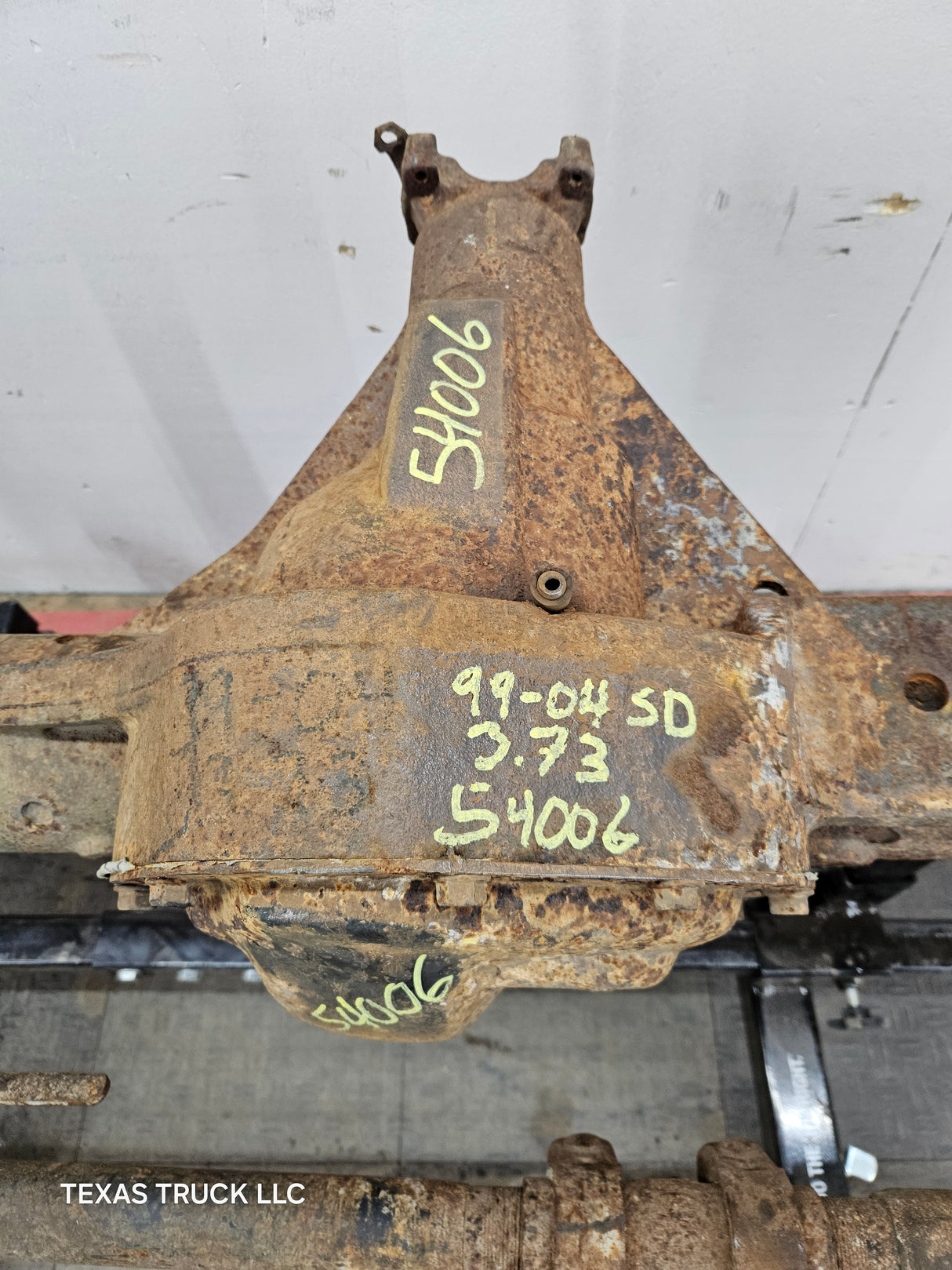 1999-2004 Ford Super Duty F250 F350 SRW Front Axle 3.73 Gear Ratio