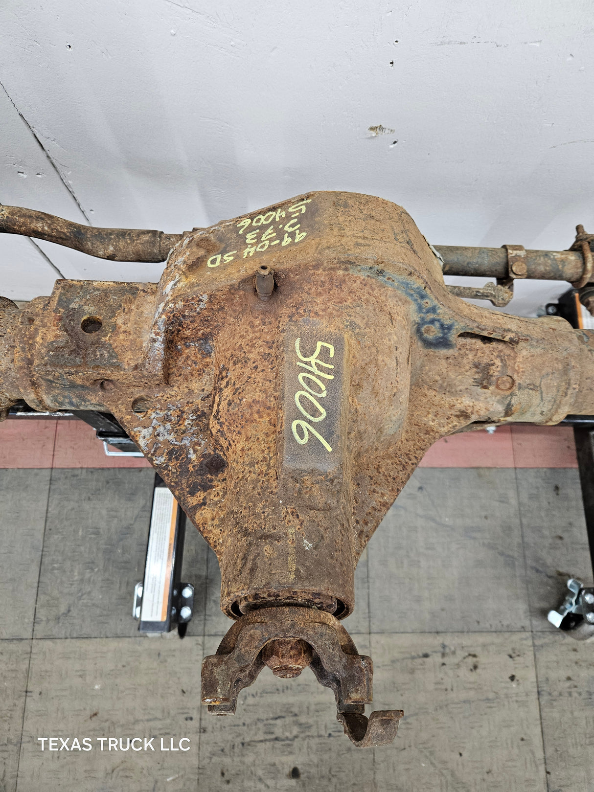 1999-2004 Ford Super Duty F250 F350 SRW Front Axle 3.73 Gear Ratio