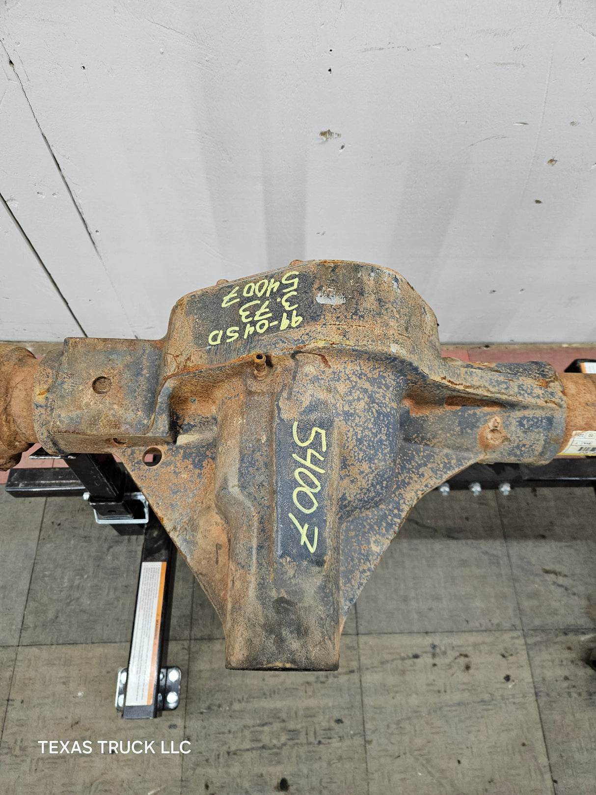1999-2004 Ford Super Duty F250 F350 SRW Front Axle 3.73 Gear Ratio Axle Housing