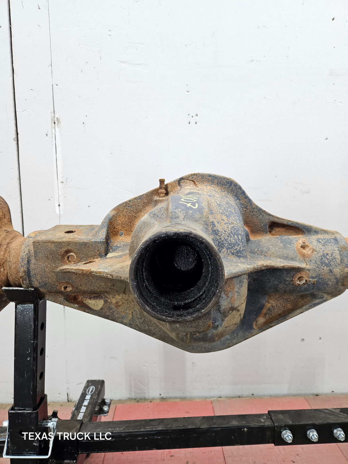 1999-2004 Ford Super Duty F250 F350 SRW Front Axle 3.73 Gear Ratio Axle Housing