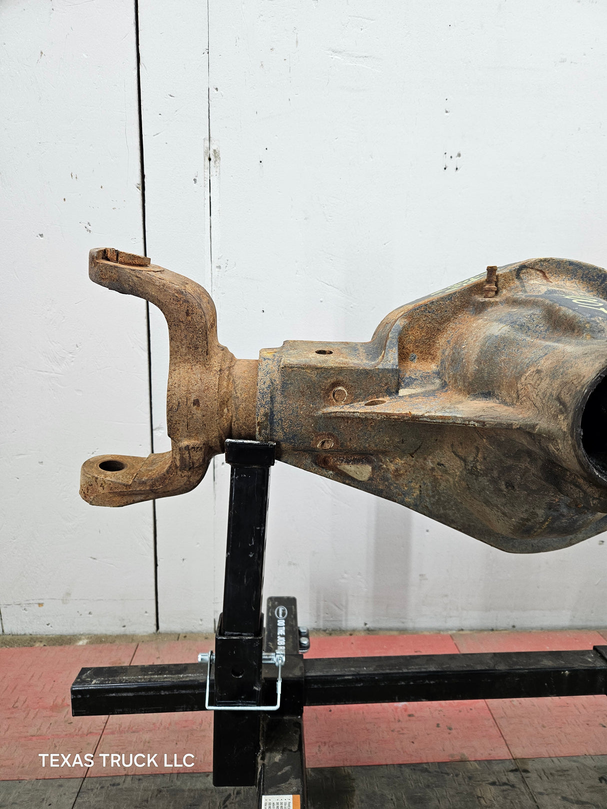 1999-2004 Ford Super Duty F250 F350 SRW Front Axle 3.73 Gear Ratio Axle Housing