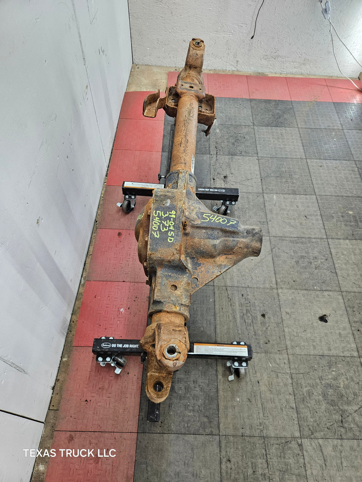 1999-2004 Ford Super Duty F250 F350 SRW Front Axle 3.73 Gear Ratio Axle Housing