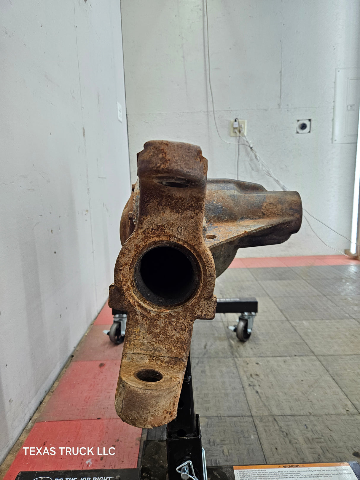 1999-2004 Ford Super Duty F250 F350 SRW Front Axle 3.73 Gear Ratio Axle Housing