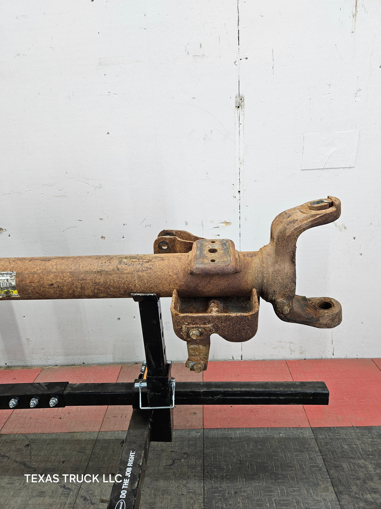 1999-2004 Ford Super Duty F250 F350 SRW Front Axle 3.73 Gear Ratio Axle Housing