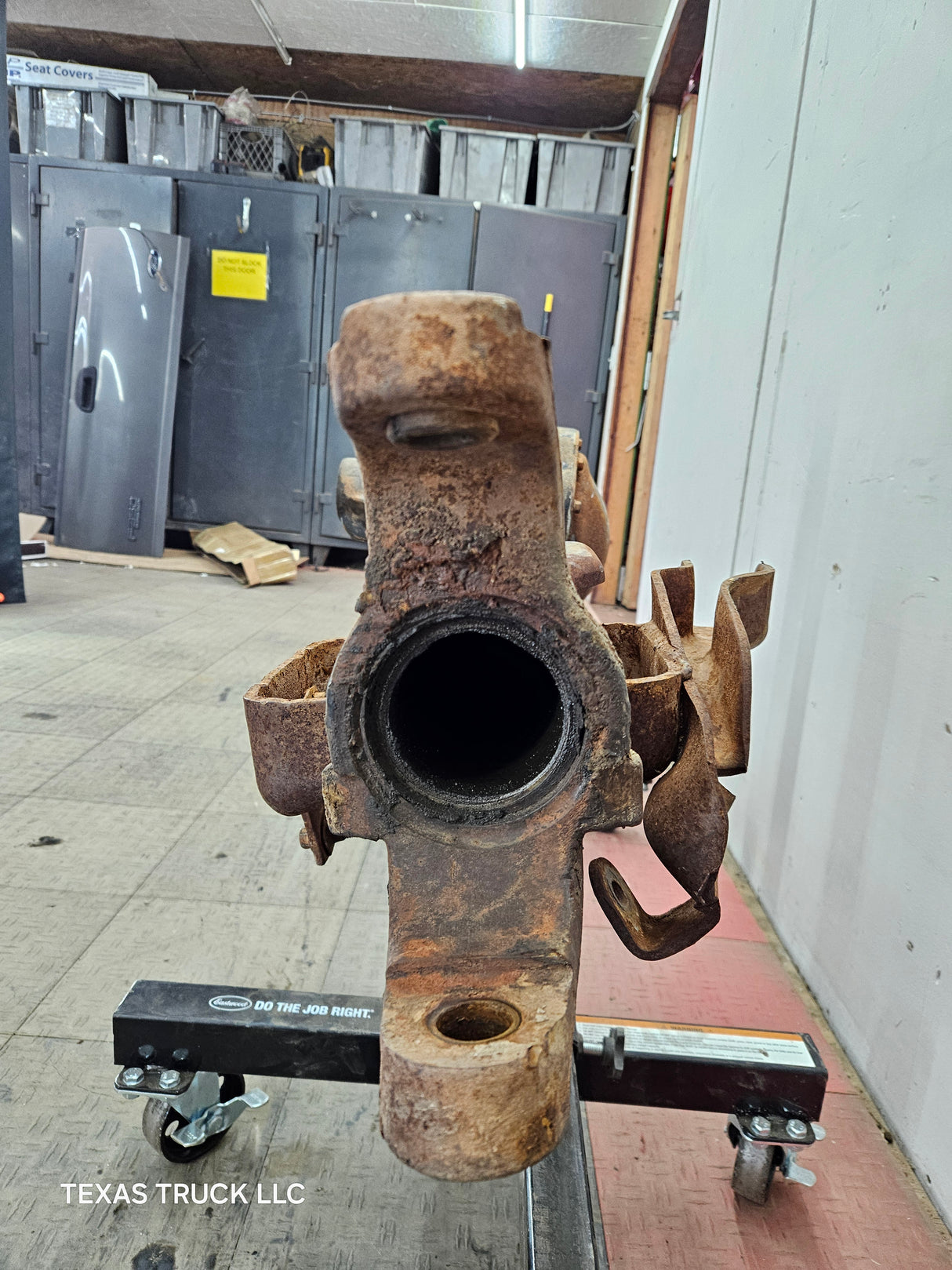 1999-2004 Ford Super Duty F250 F350 SRW Front Axle 3.73 Gear Ratio Axle Housing