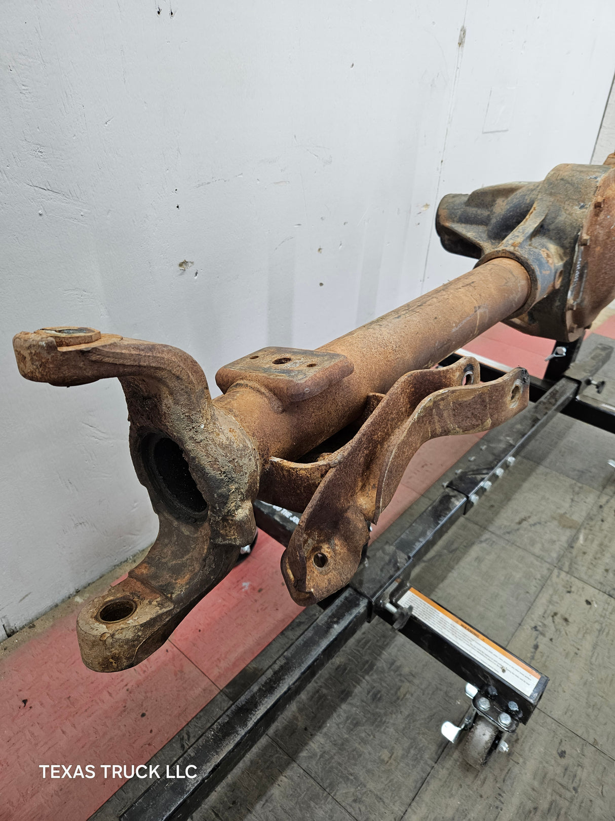 1999-2004 Ford Super Duty F250 F350 SRW Front Axle 3.73 Gear Ratio Axle Housing