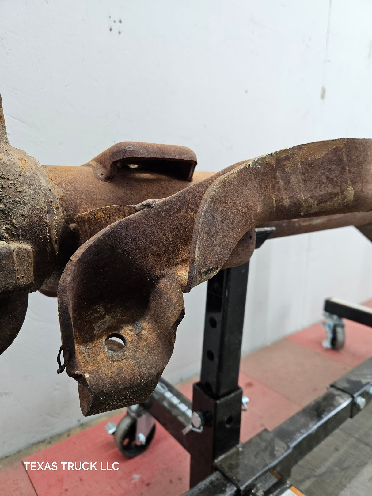 1999-2004 Ford Super Duty F250 F350 SRW Front Axle 3.73 Gear Ratio Axle Housing