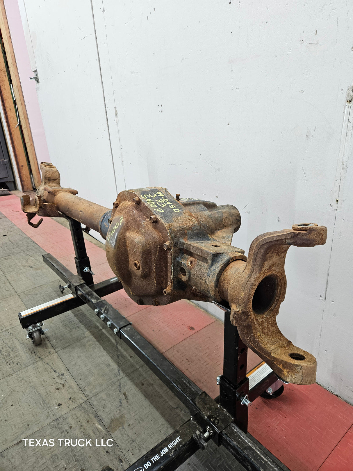 1999-2004 Ford Super Duty F250 F350 SRW Front Axle 3.73 Gear Ratio Axle Housing