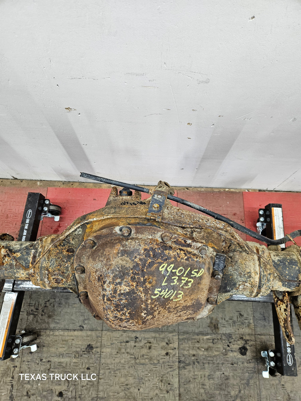 1999-2001 Ford Super Duty F250 F350 SRW Rear Axle 3.73 Ratio