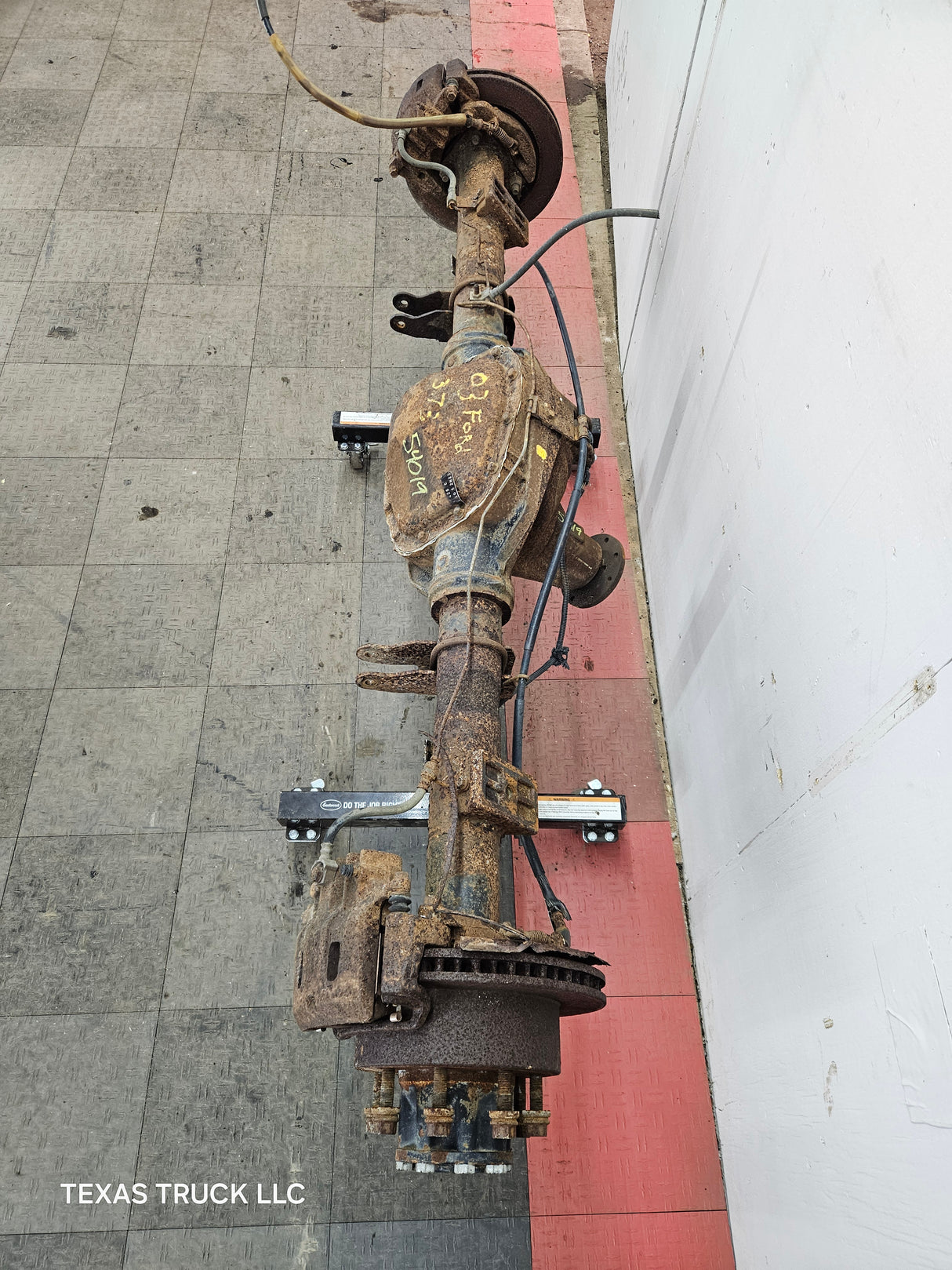 2002-2004 Ford Super Duty F250 F350 SRW Rear Axle 3.73 Gear Ratio
