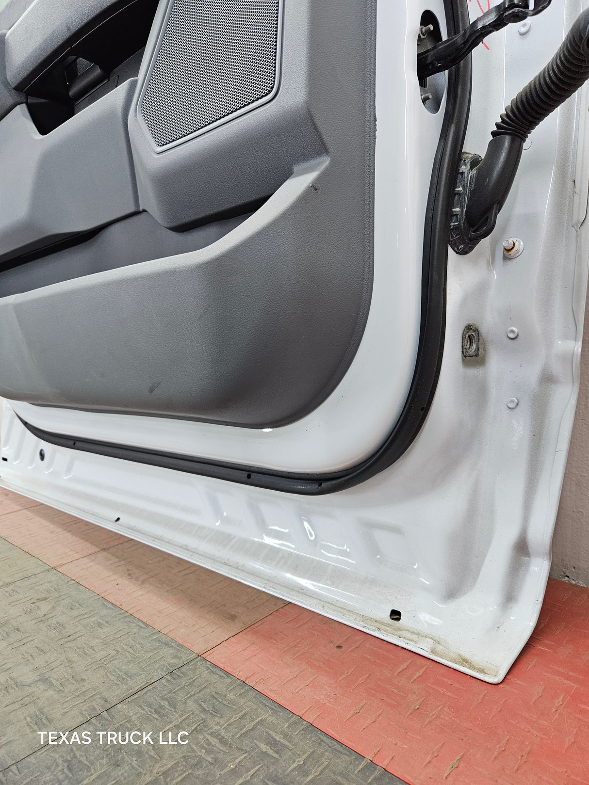 2021-2025 Ford F150 / Super Duty LH Driver Side Front Door F250 F350 F450 F550