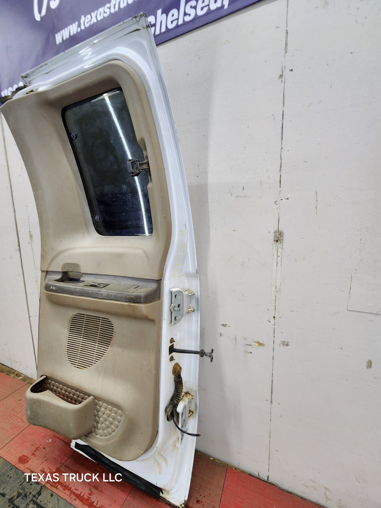 1999-2007 Ford Super Duty F250 F350 F450 F550 RH Extended Cab Passenger Rear Door