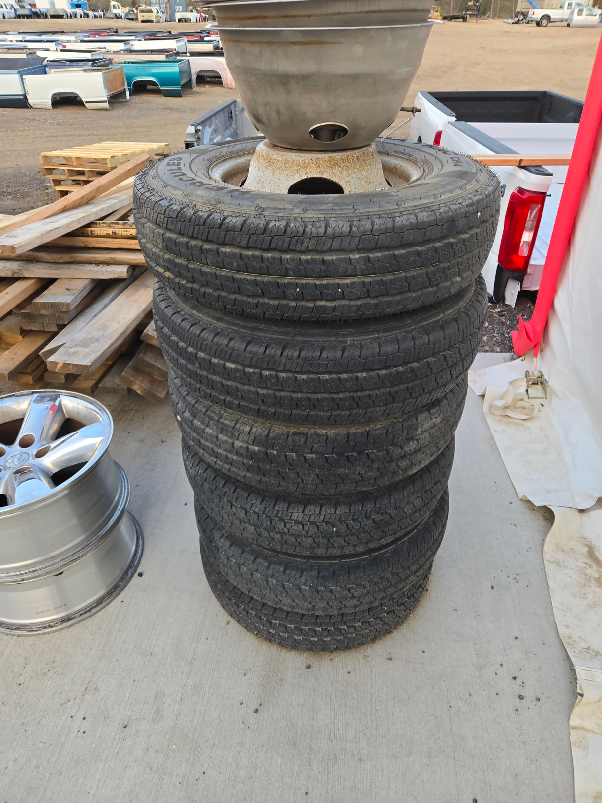 1999-2004 Ford Super Duty F350 Dually wheels and Tires 16" 8x170
