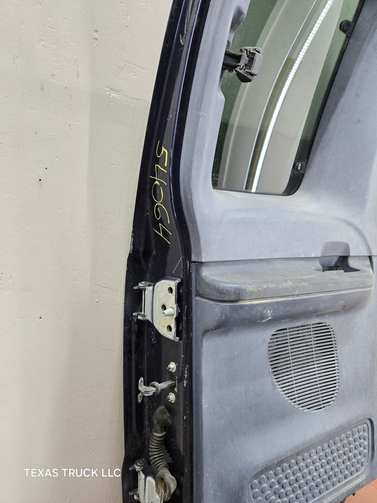 1999-2007 Ford Super Duty F250 F350 F450 F550 LH Extended Cab Driver Rear Door