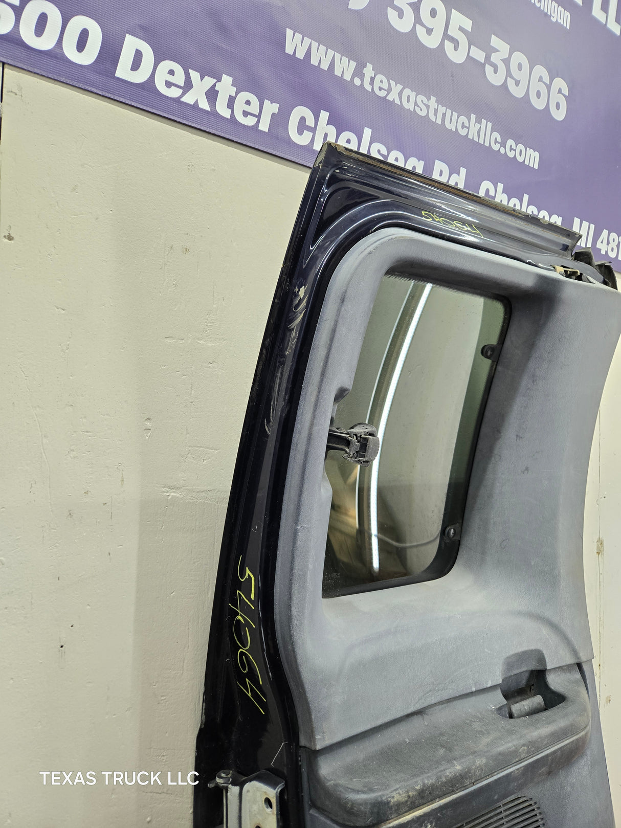 1999-2007 Ford Super Duty F250 F350 F450 F550 LH Extended Cab Driver Rear Door