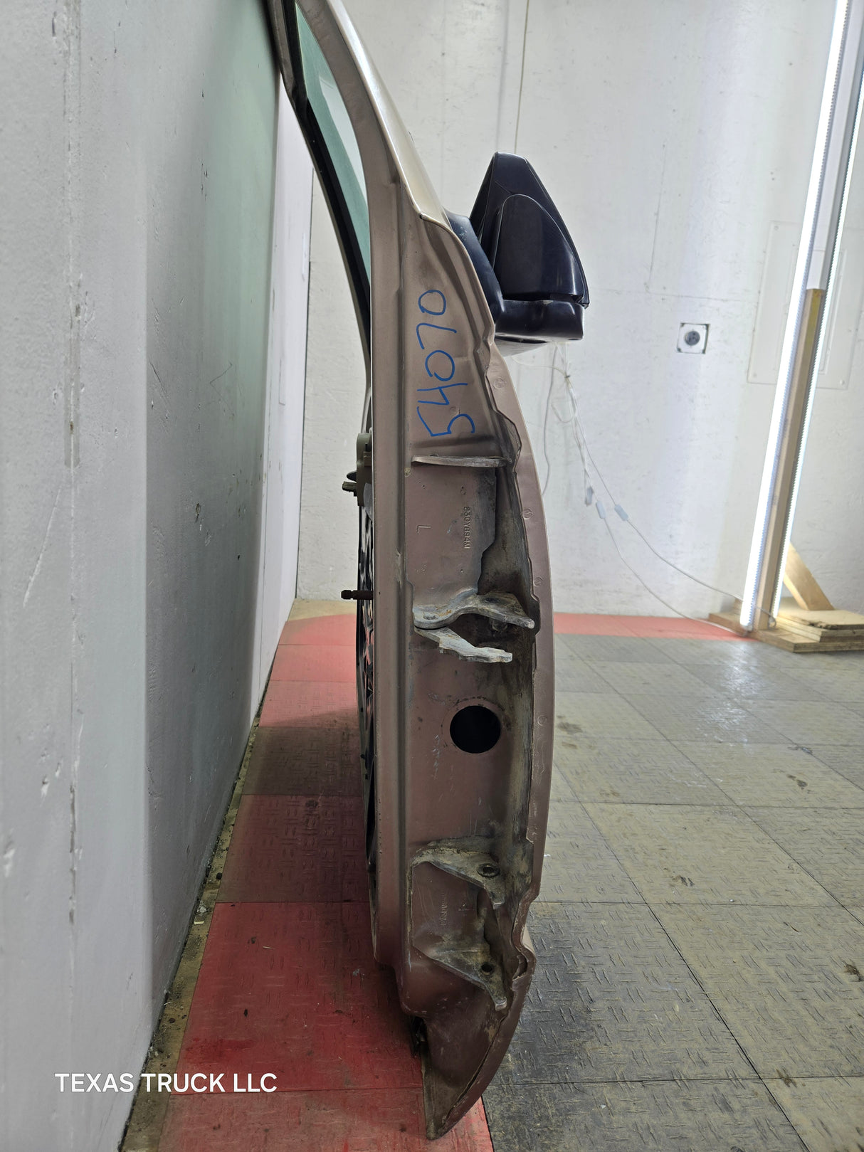1988-2000 Chevrolet Silverado Suburban GMC Sierra LH Front Driver Door