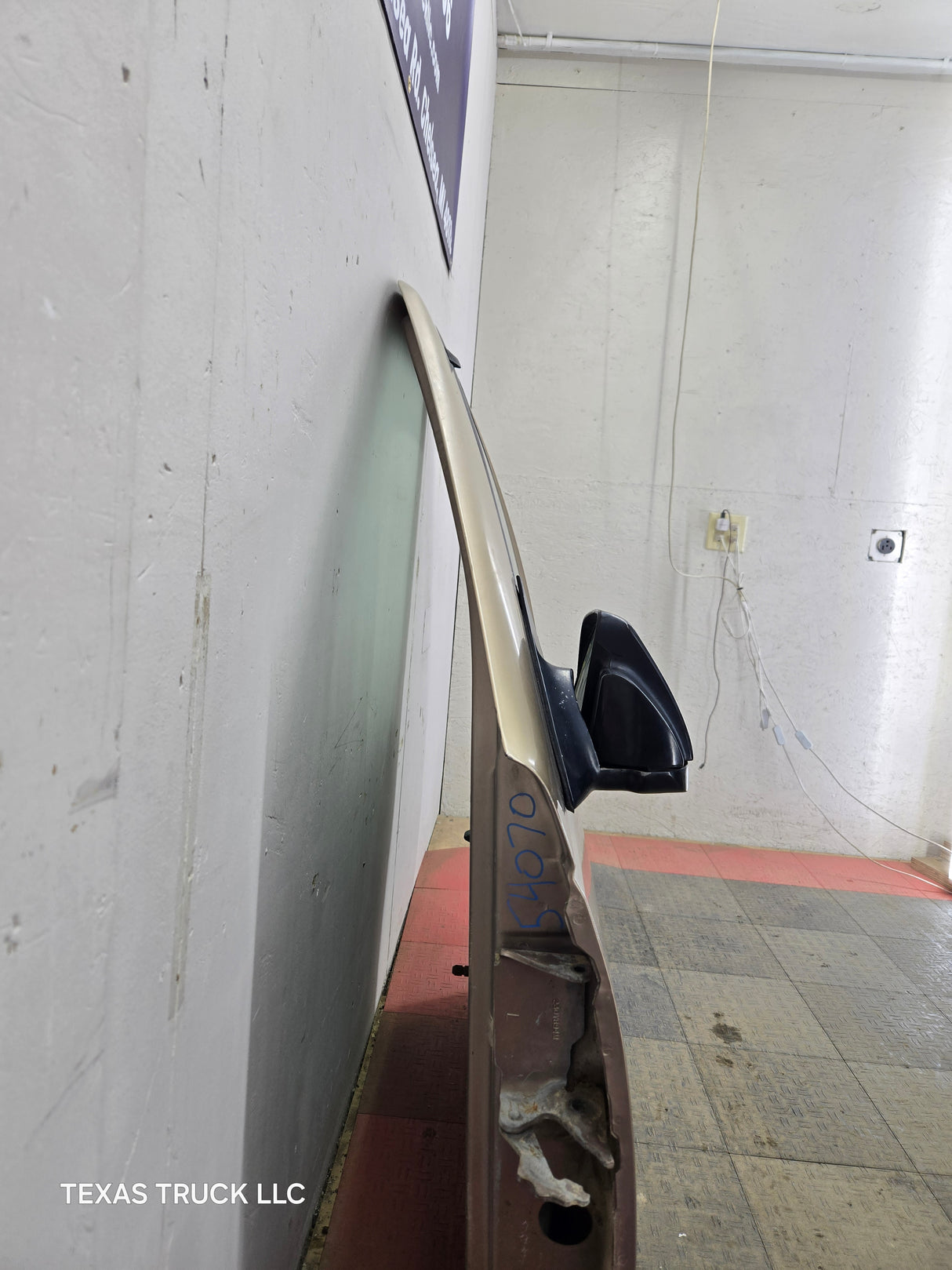 1988-2000 Chevrolet Silverado Suburban GMC Sierra LH Front Driver Door