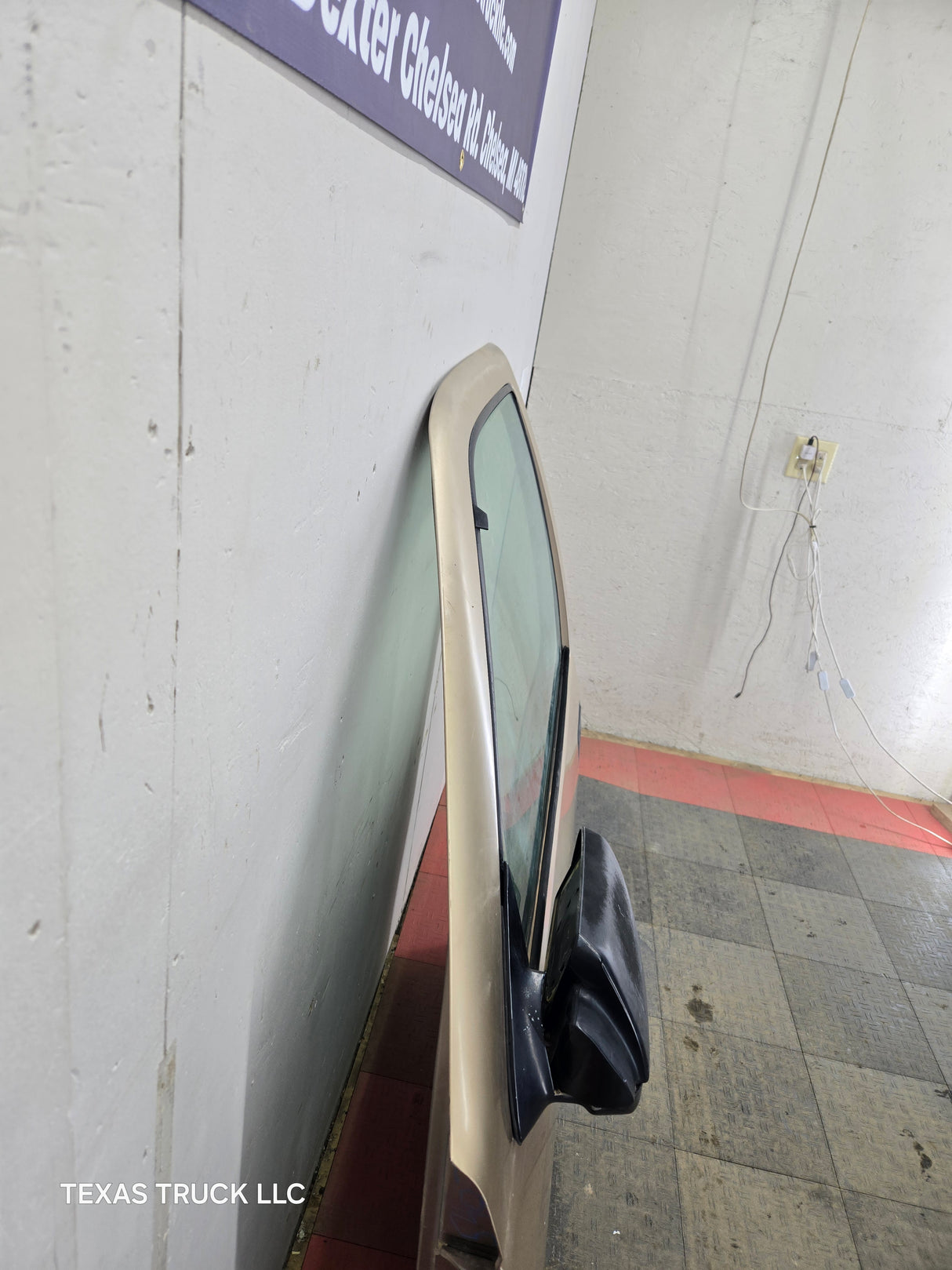 1988-2000 Chevrolet Silverado Suburban GMC Sierra LH Front Driver Door