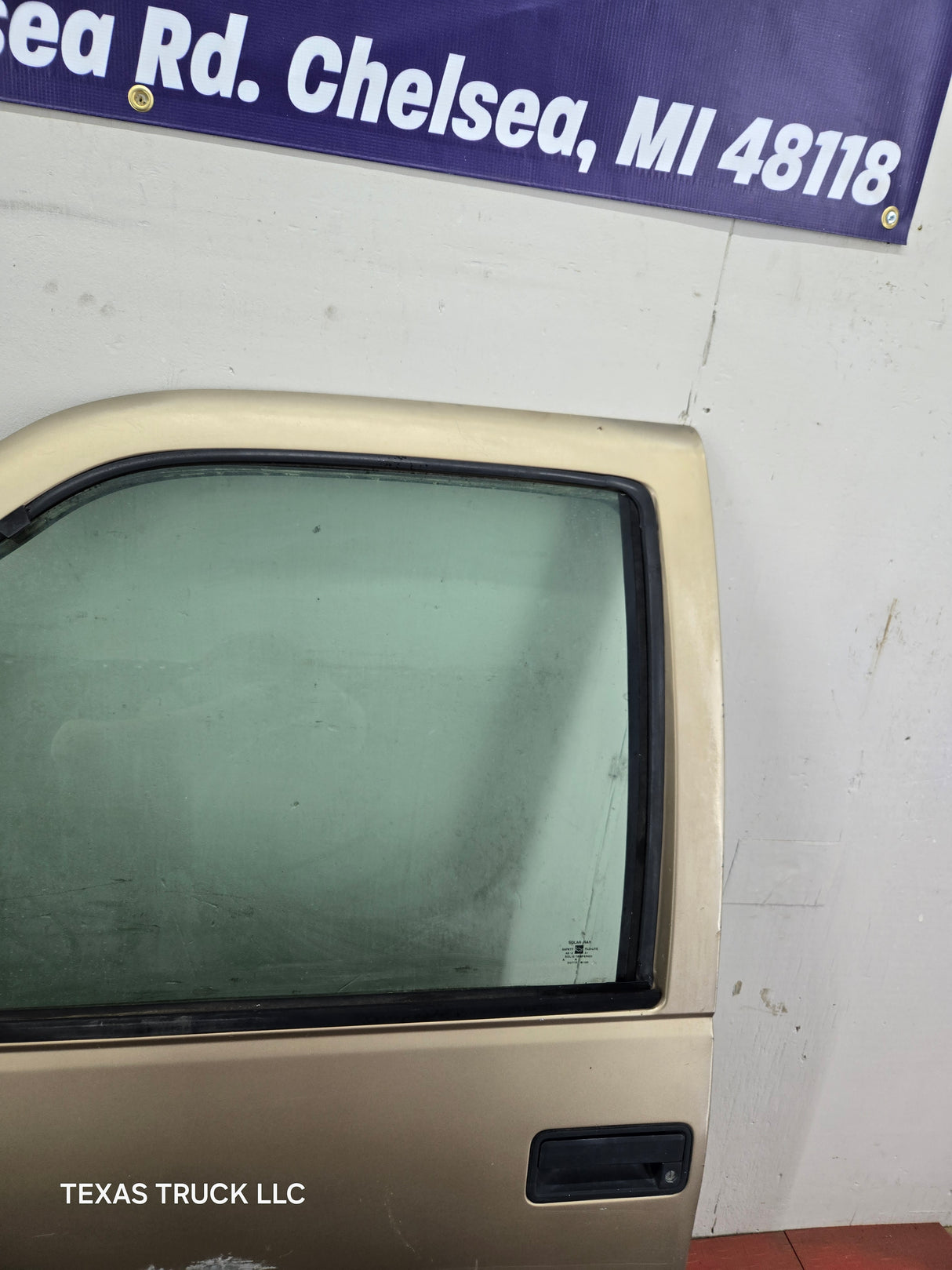 1988-2000 Chevrolet Silverado Suburban GMC Sierra LH Front Driver Door