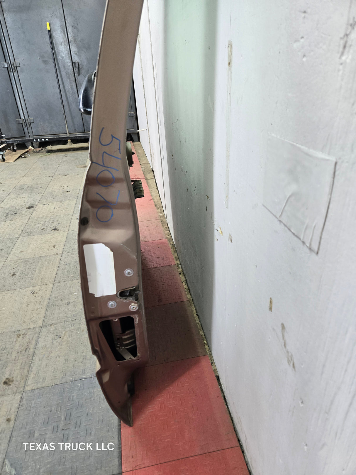 1988-2000 Chevrolet Silverado Suburban GMC Sierra LH Front Driver Door