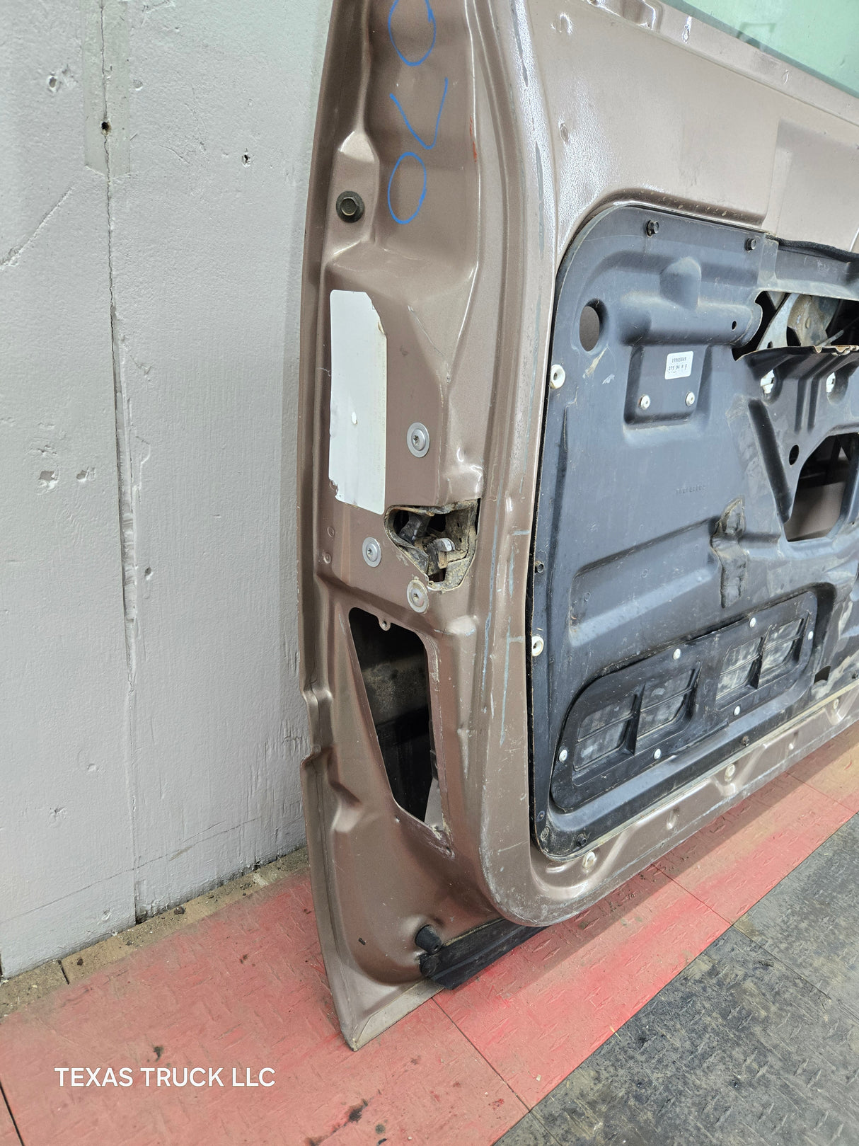 1988-2000 Chevrolet Silverado Suburban GMC Sierra LH Front Driver Door