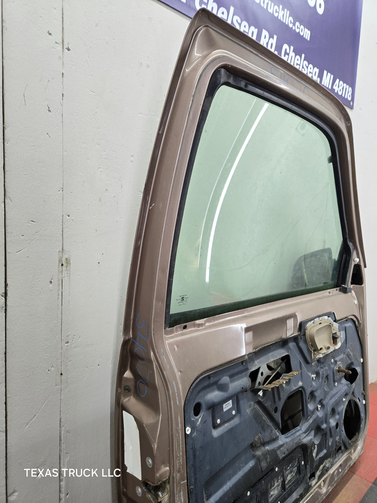 1988-2000 Chevrolet Silverado Suburban GMC Sierra LH Front Driver Door