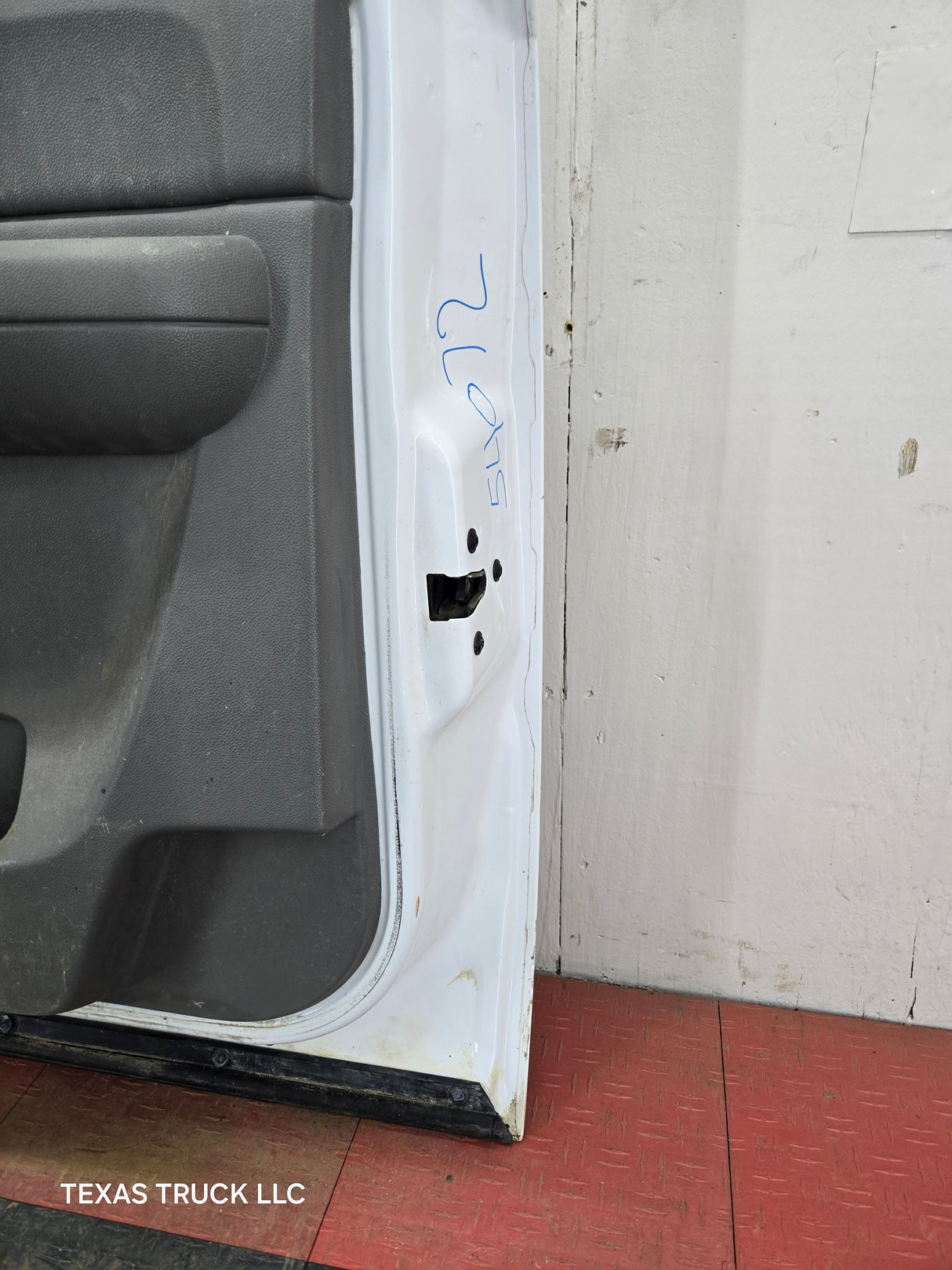2007-2013 Chevrolet Silverado / GMC Sierra 1500 2500 3500 RH Front Passenger Door