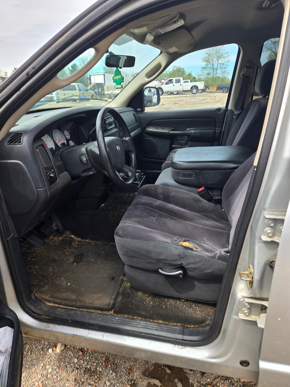 2004 Dodge Ram 1500 Crew Cab - FULL PART OUT