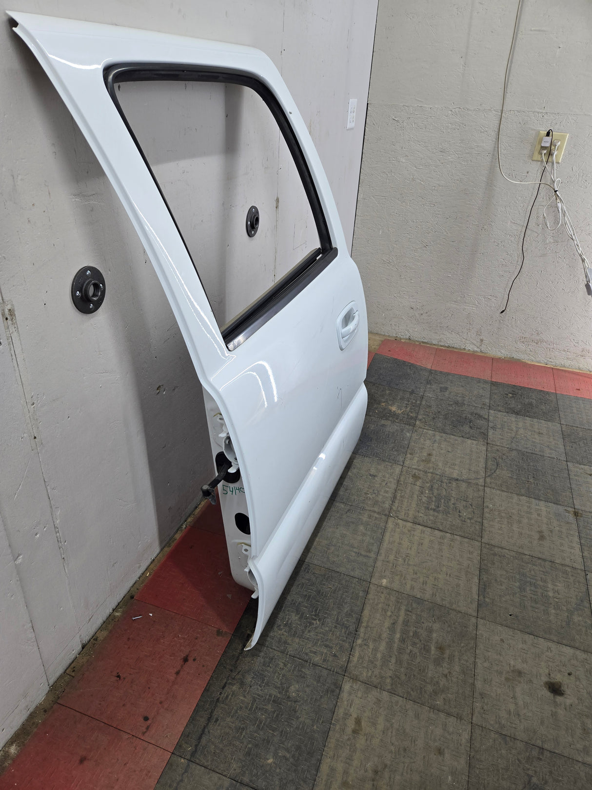 1999-2007 Chevrolet Silverado / GMC Sierra 1500 2500 3500 HD Driver side LH Crew Cab rear door