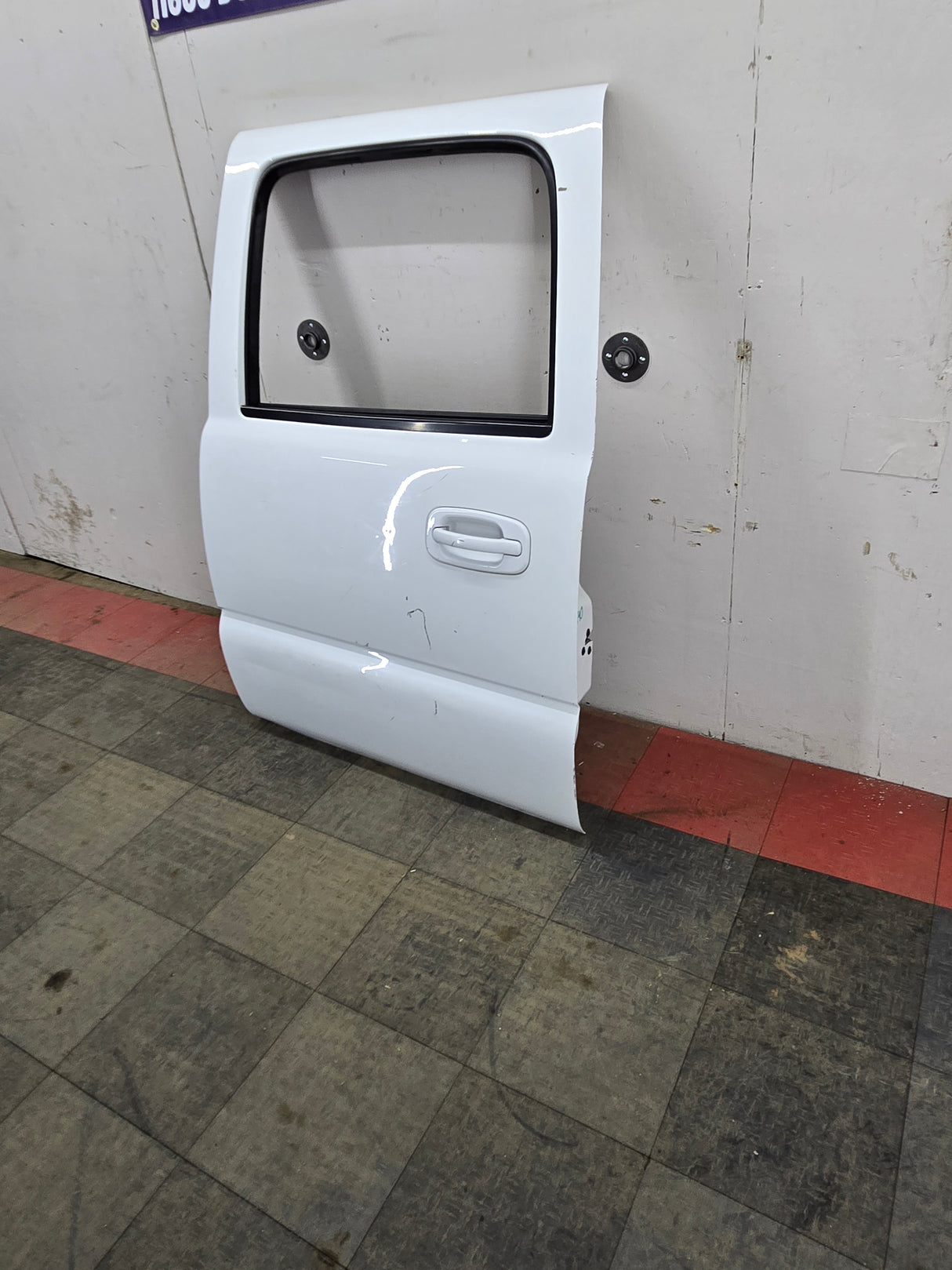 1999-2007 Chevrolet Silverado / GMC Sierra 1500 2500 3500 HD Driver side LH Crew Cab rear door