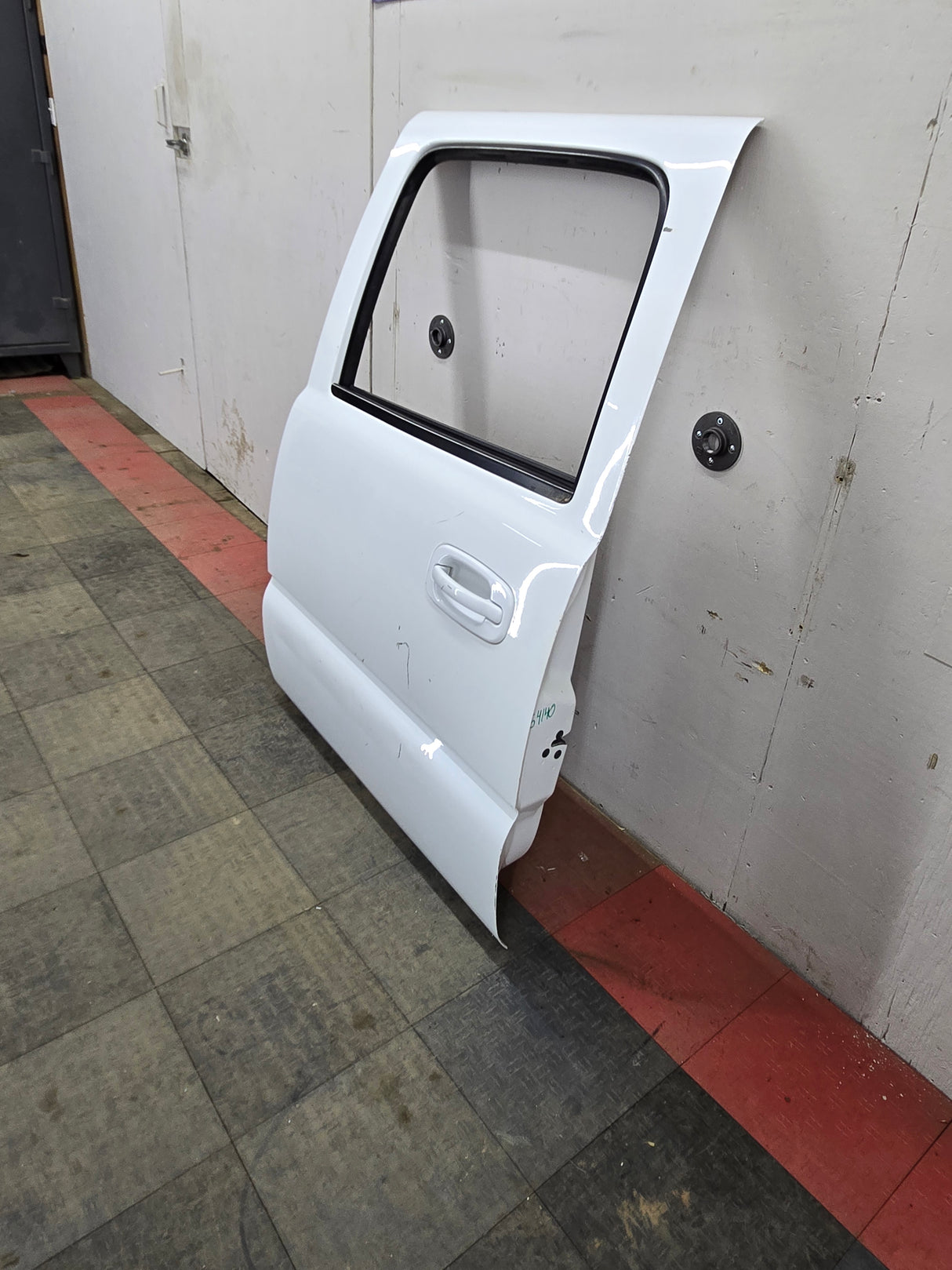 1999-2007 Chevrolet Silverado / GMC Sierra 1500 2500 3500 HD Driver side LH Crew Cab rear door