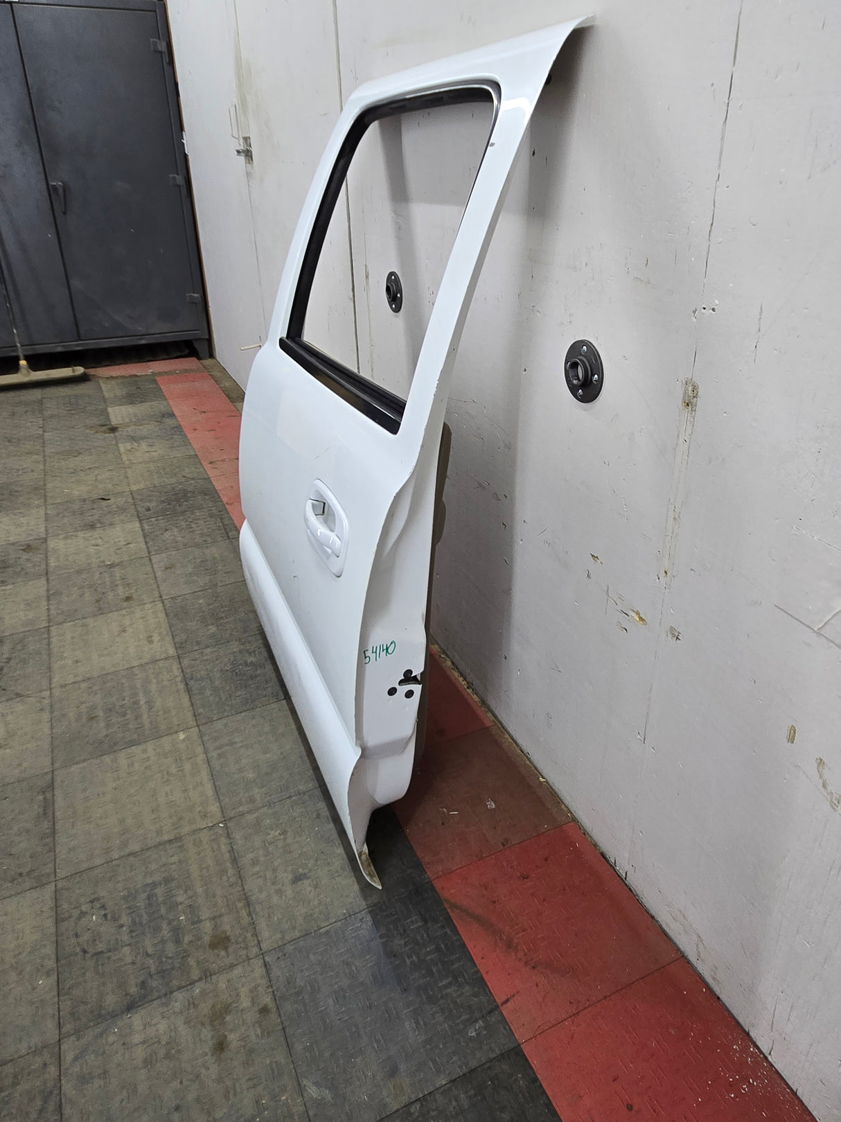 1999-2007 Chevrolet Silverado / GMC Sierra 1500 2500 3500 HD Driver side LH Crew Cab rear door