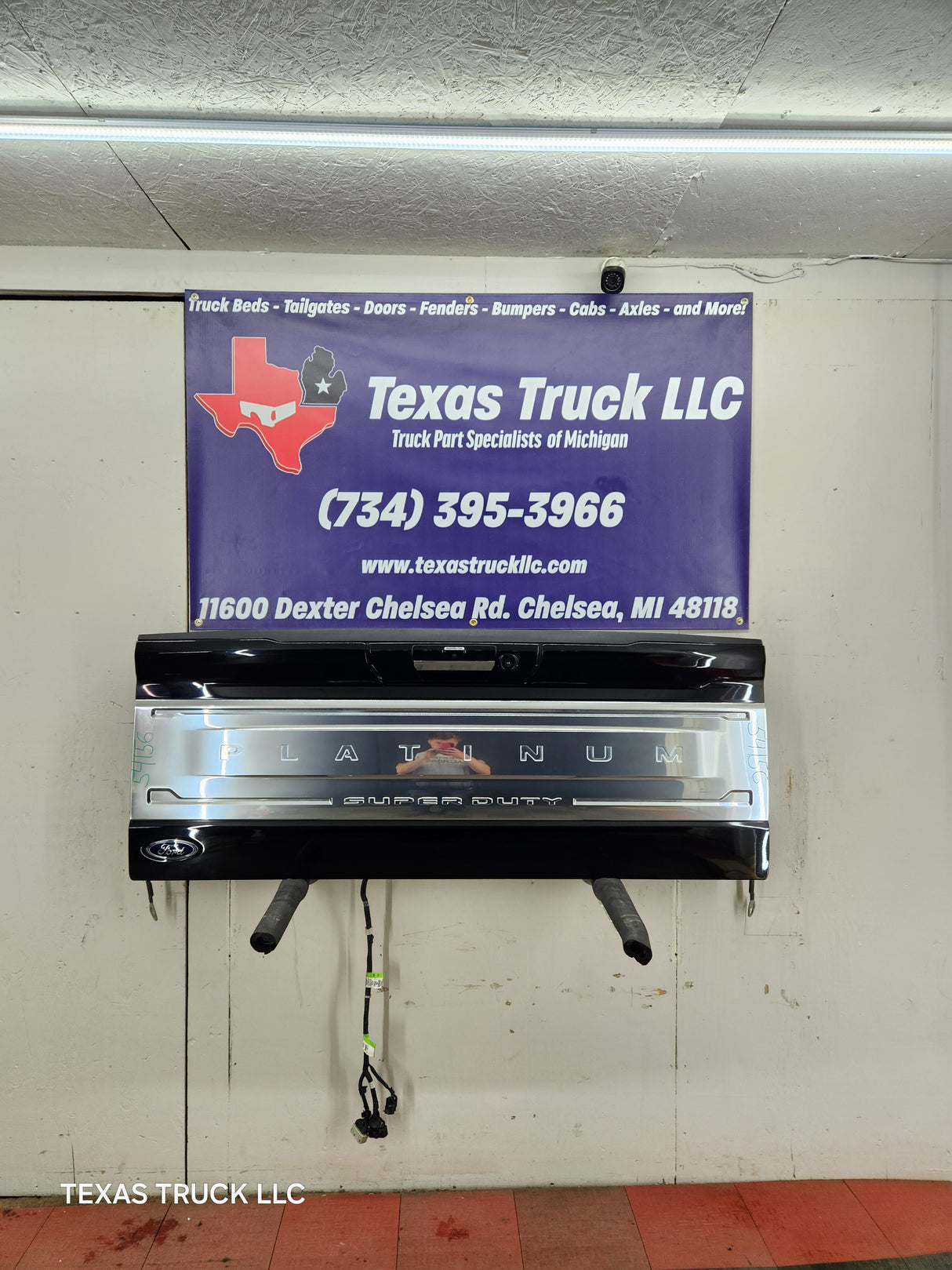 2023-2025 Ford F250 F350 F450 F550 Super Duty PLATINUM Tailgate W/Step