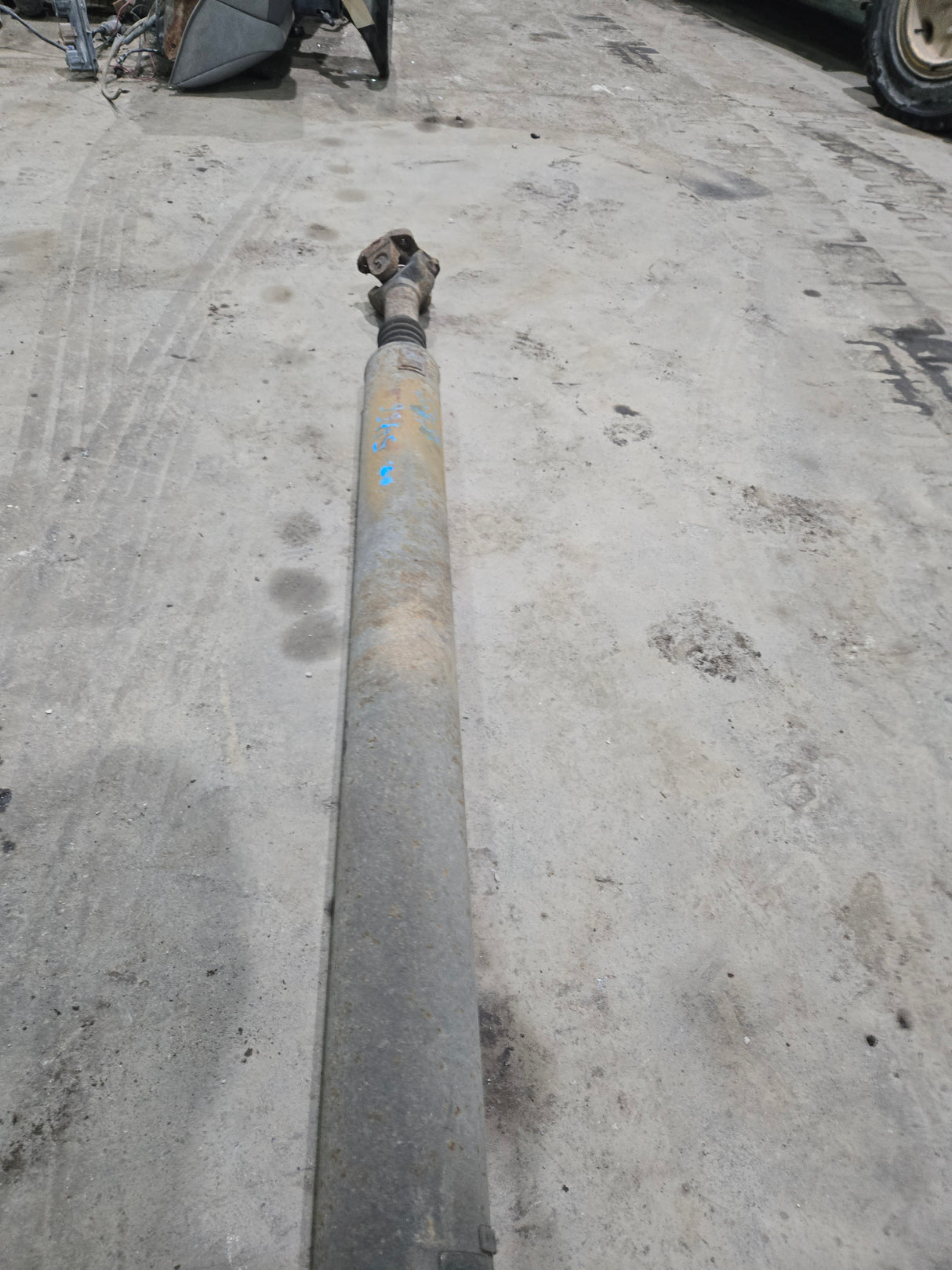 2003-2010 Ford F250 F350 F450 F550 Super Duty Rear Drive Shaft (Extended cab 6' 9" Bed)