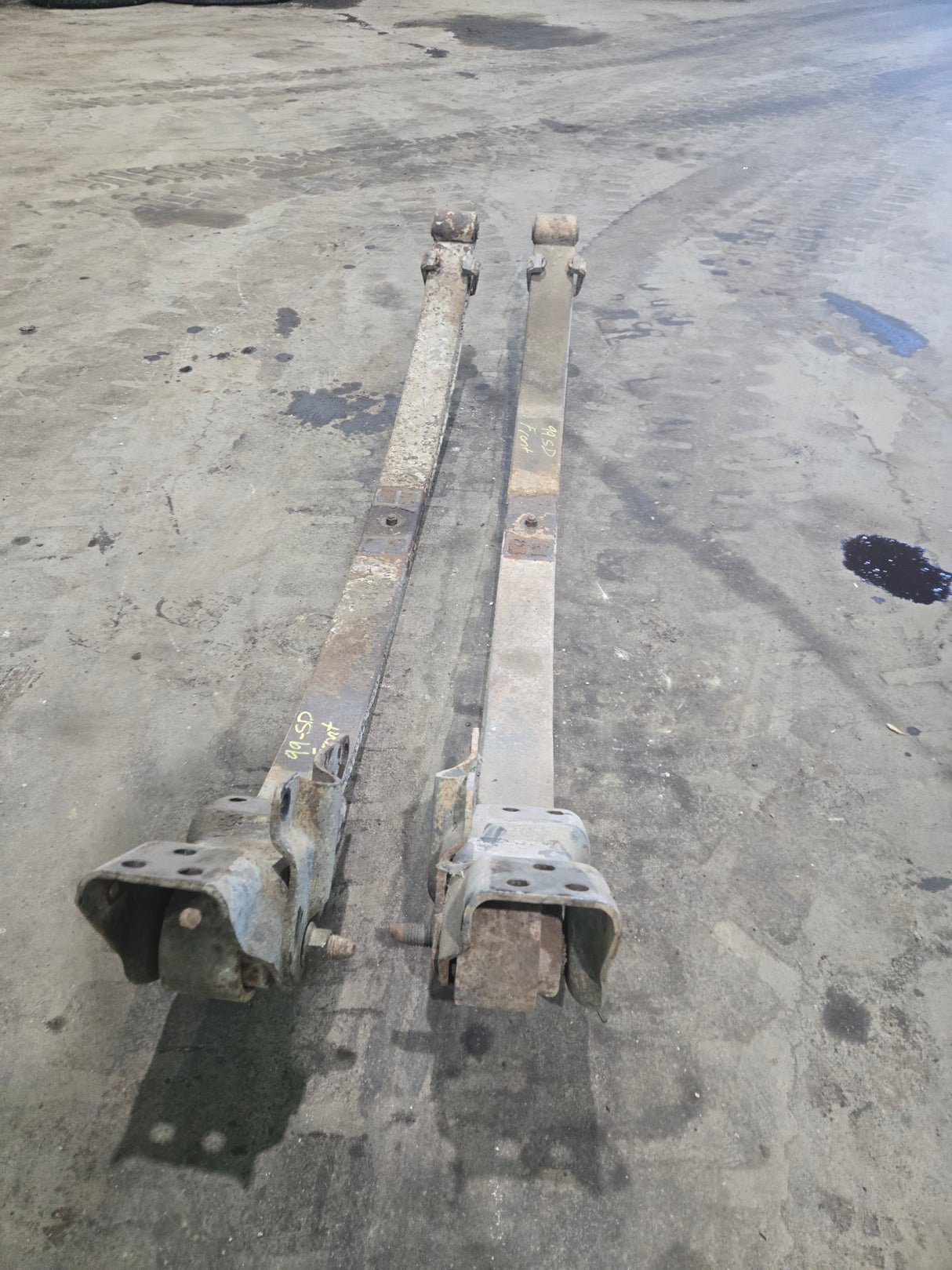 1999-2004 Ford F250 F350 Super Duty Front Leaf Springs