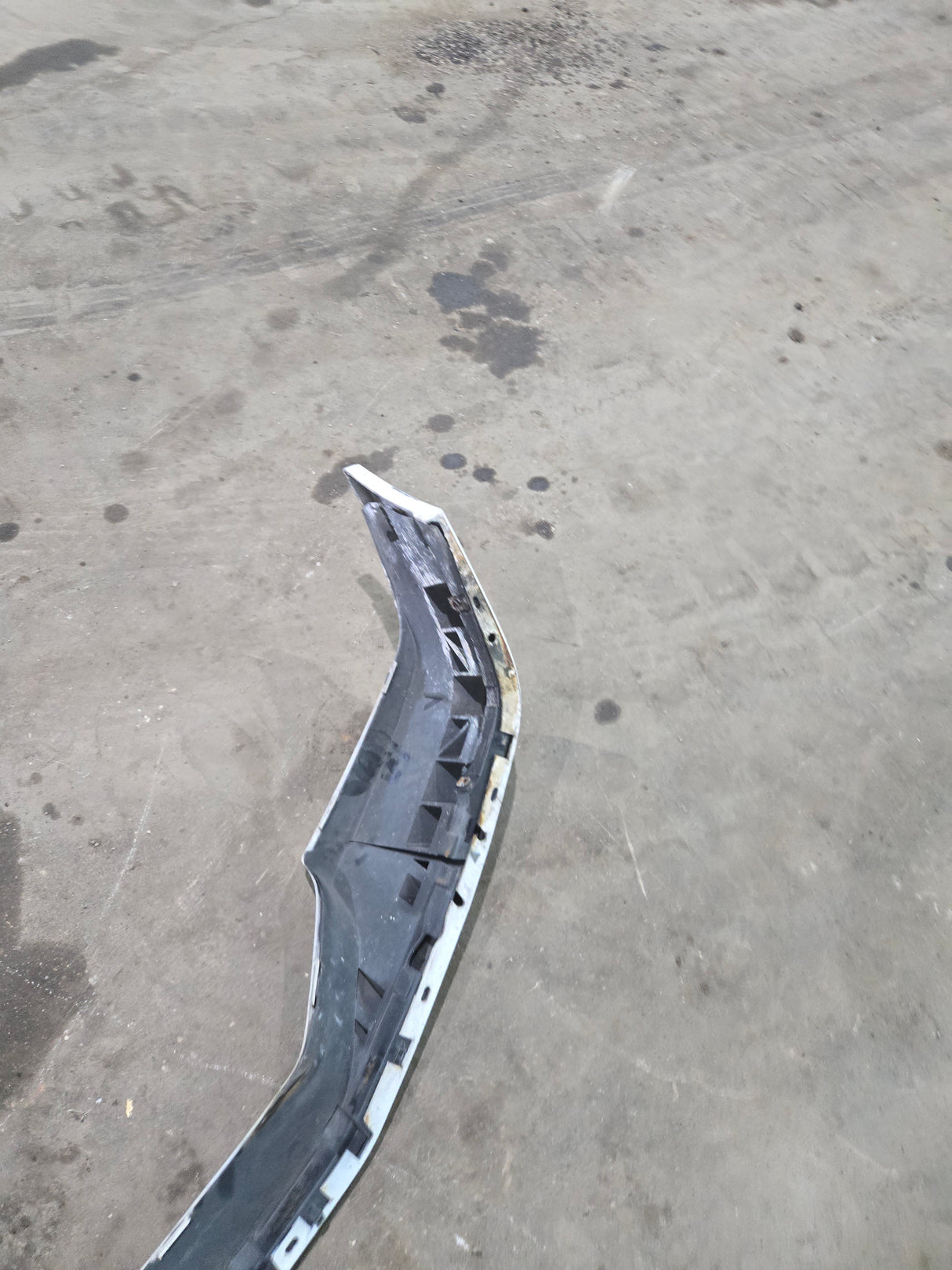 2005-2007 Ford Super Duty Front Bumper Valance / Top Trim F250 F350 F450 F550