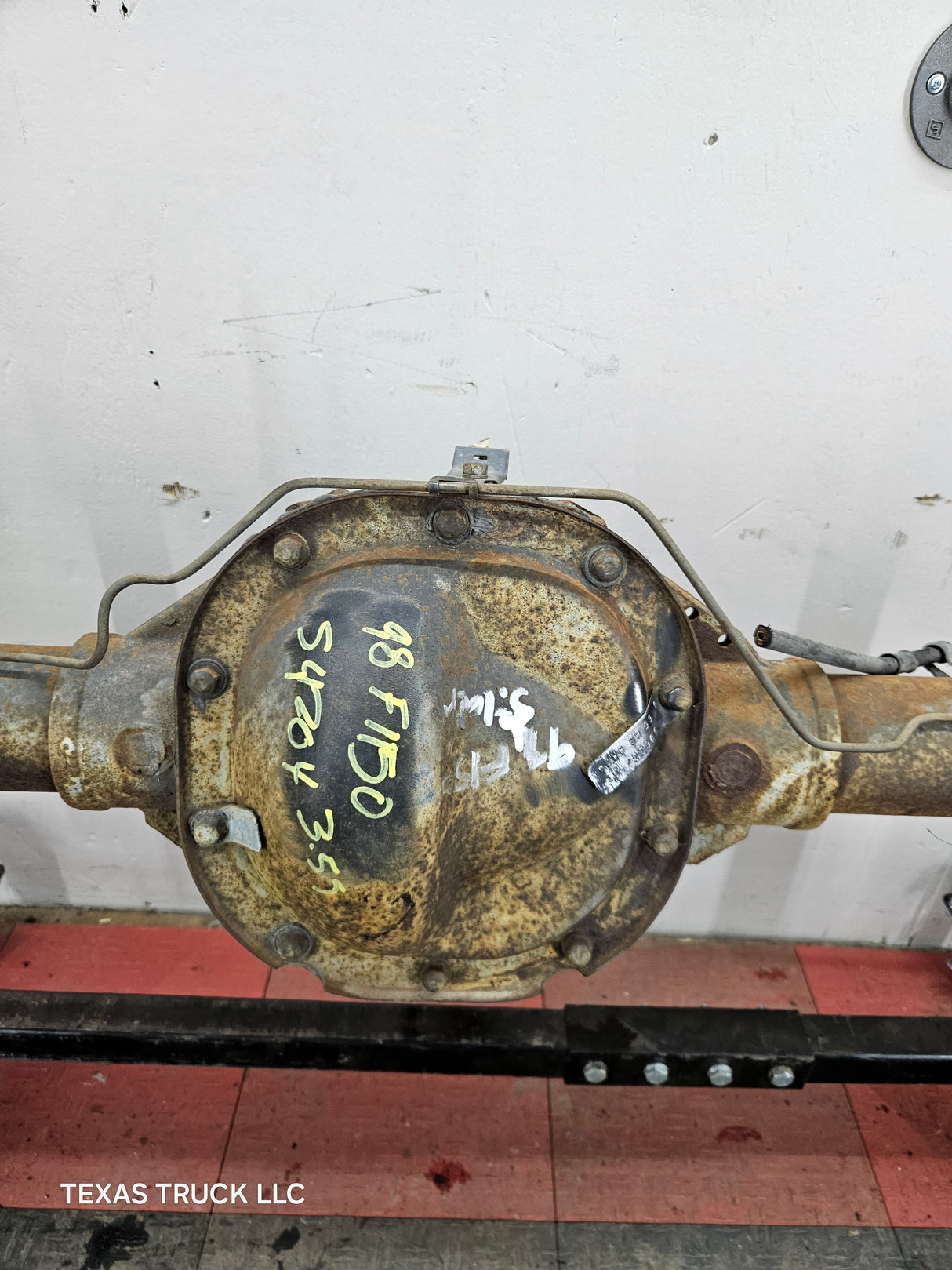 1997-1999 Ford F150 Rear Axle 3.55 Gear Ratio 125k miles