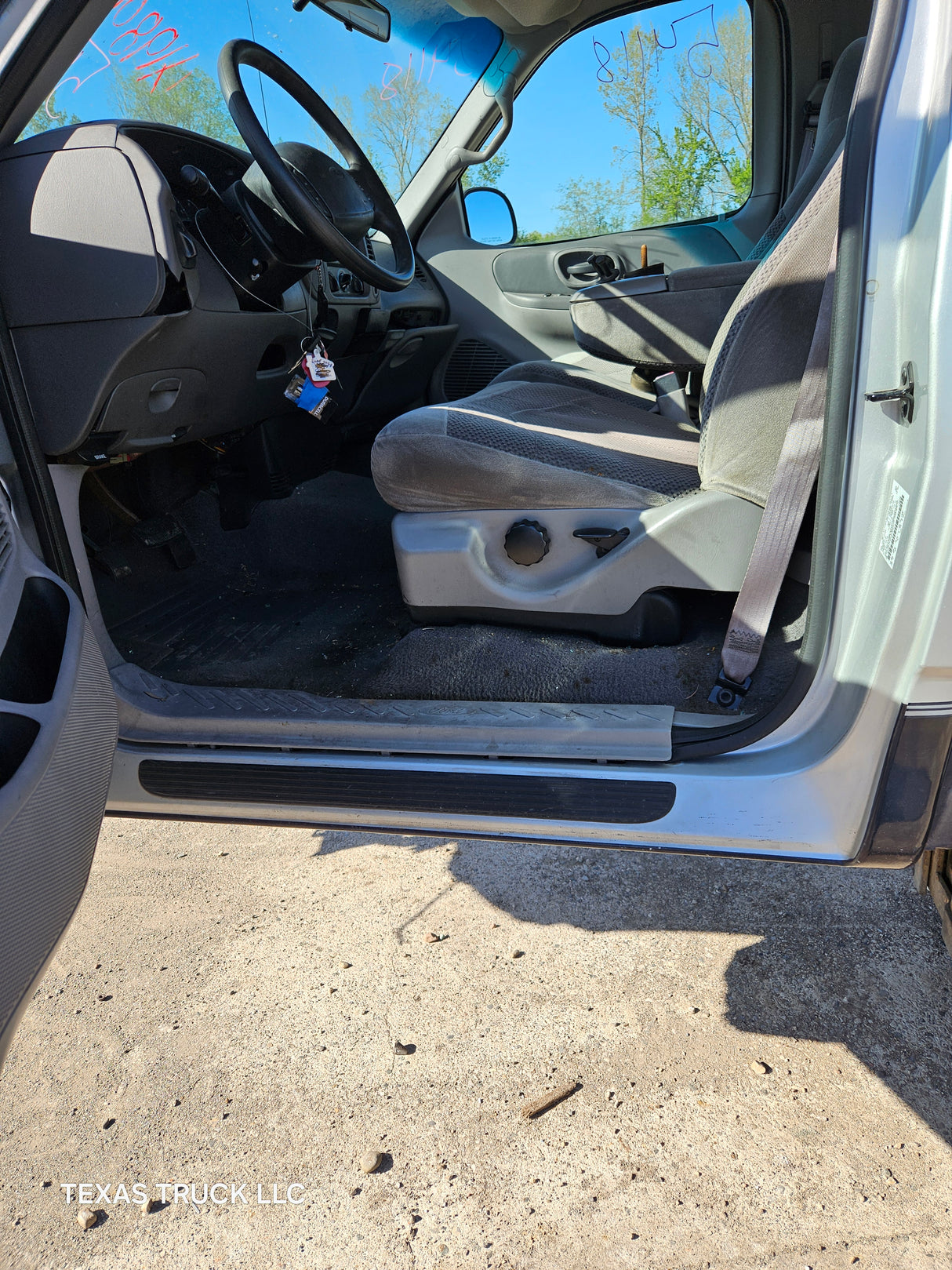 1997-2003 Ford F150 Regular Cab truck cabin