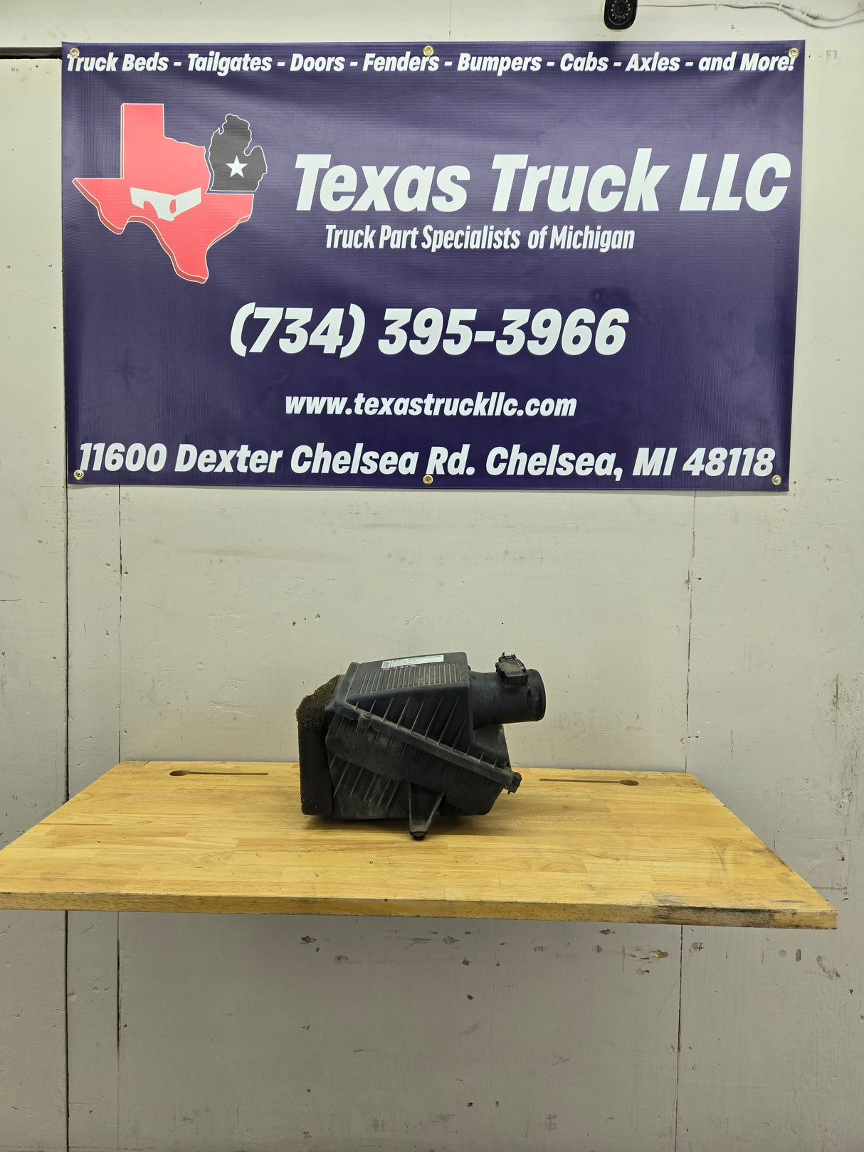 2009-2013 Chevrolet Silverado / GMC Sierra 1500 2500 3500 Engine Air Intake Box Cleaner