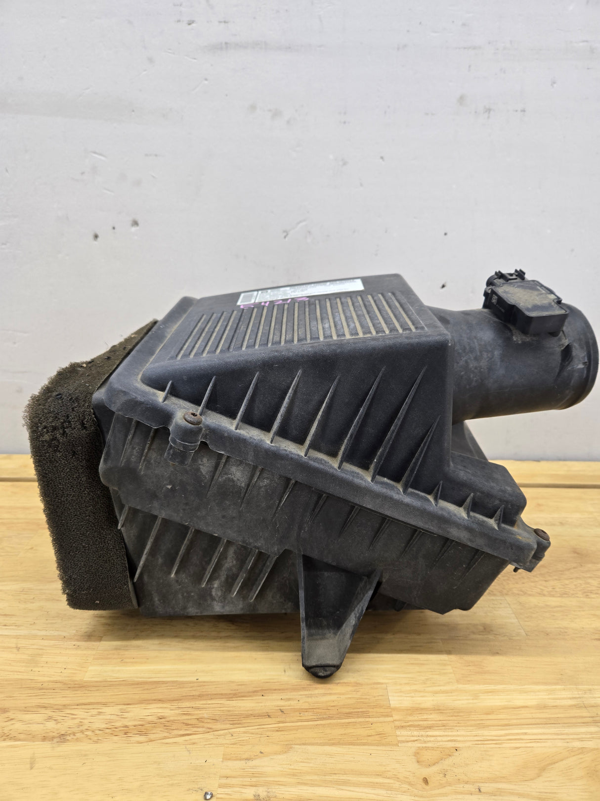 2009-2013 Chevrolet Silverado / GMC Sierra 1500 2500 3500 Engine Air Intake Box Cleaner