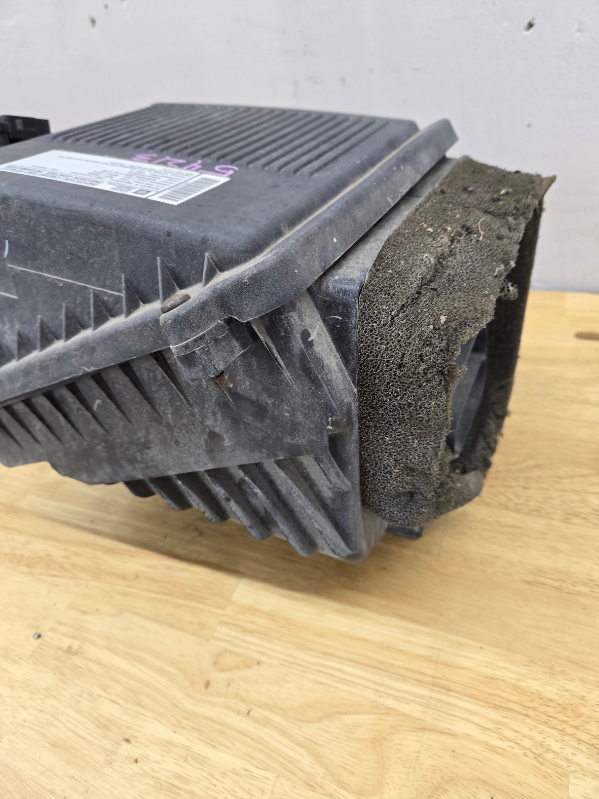 2009-2013 Chevrolet Silverado / GMC Sierra 1500 2500 3500 Engine Air Intake Box Cleaner